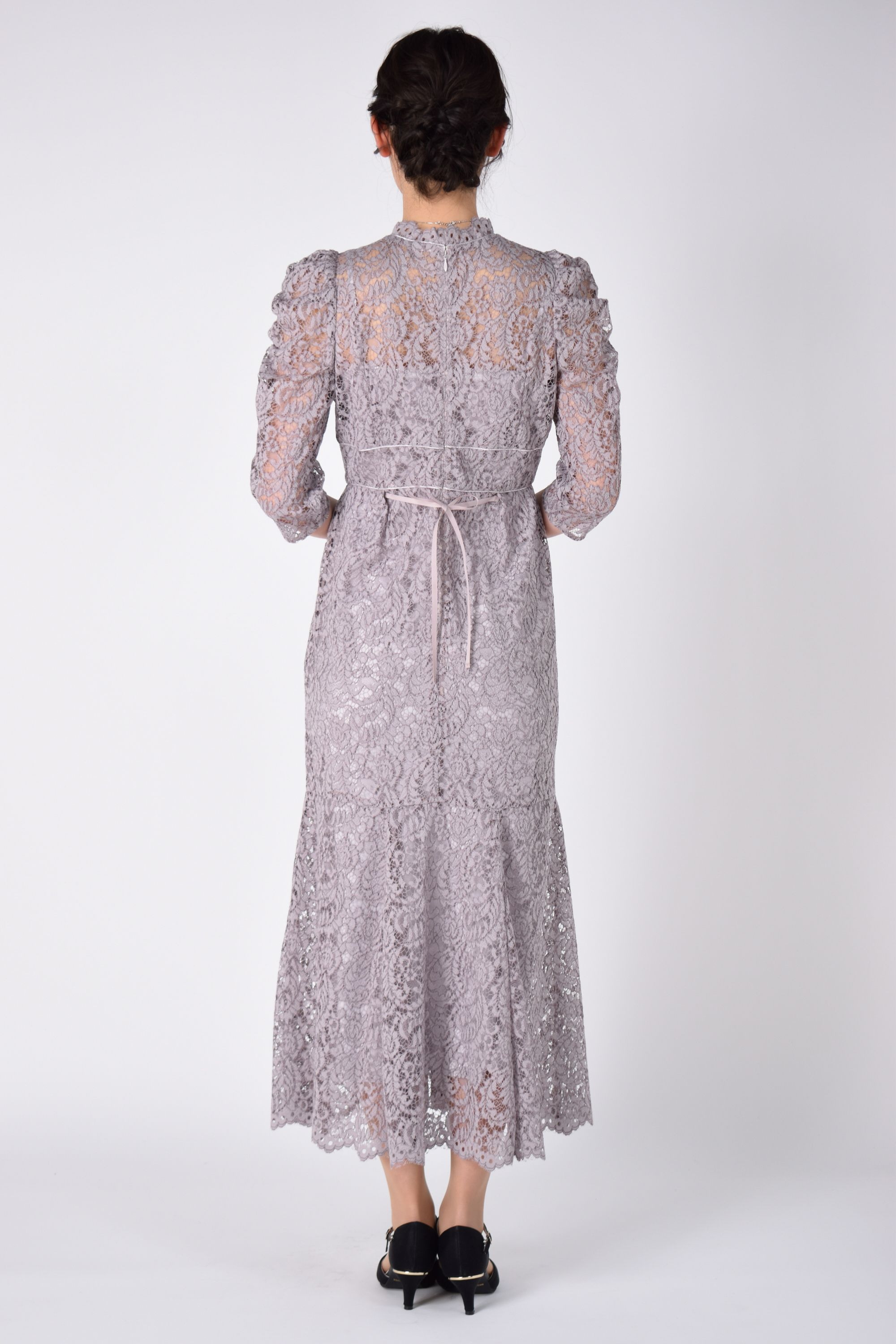 ギャザー総レースくすみラベンダードレス