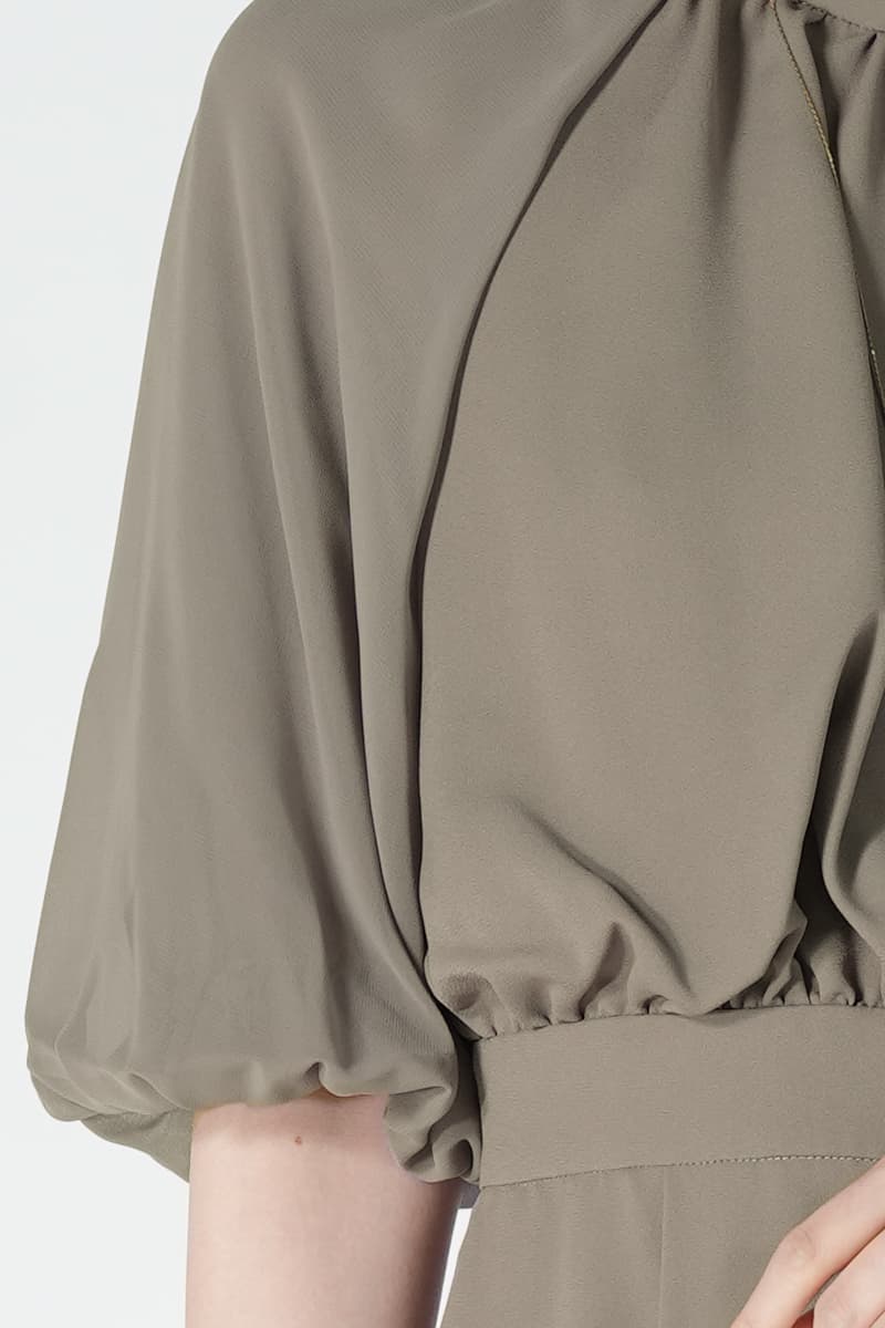 ボリューム袖グレーパンツドレス