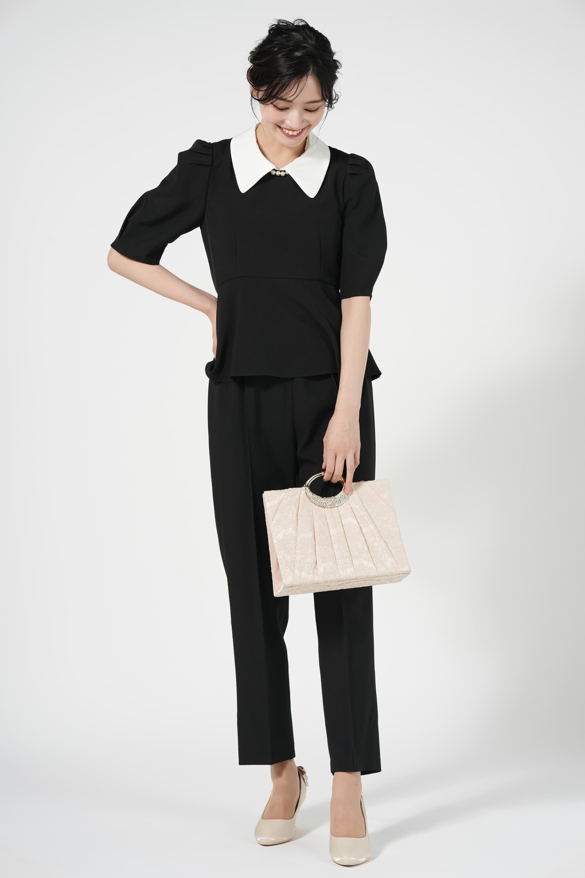 持ち手付きレースベージュバッグ