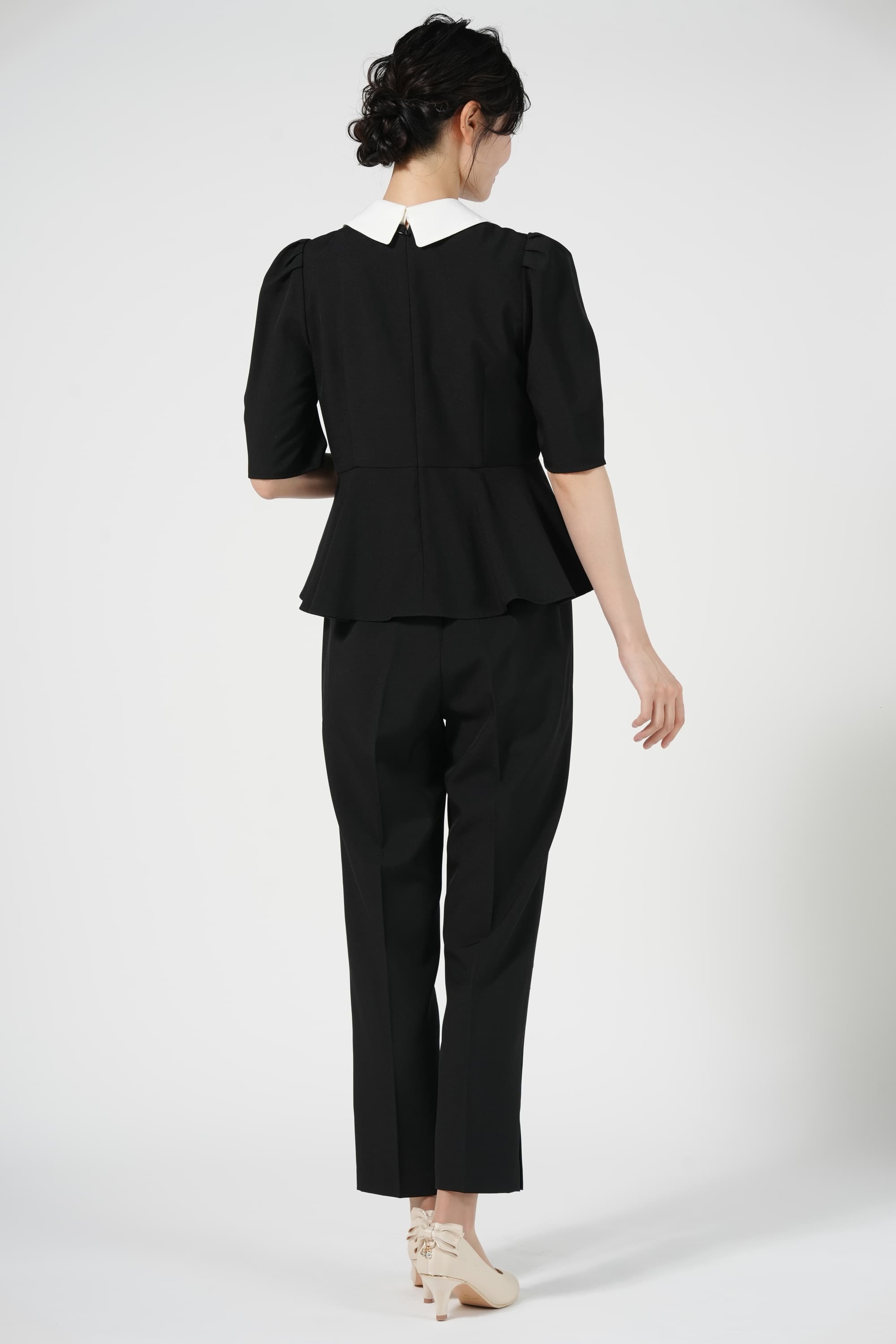 クラシカル襟付きブラックパンツドレス