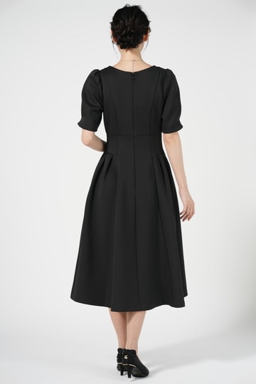 アクセントパール飾りブラックドレス