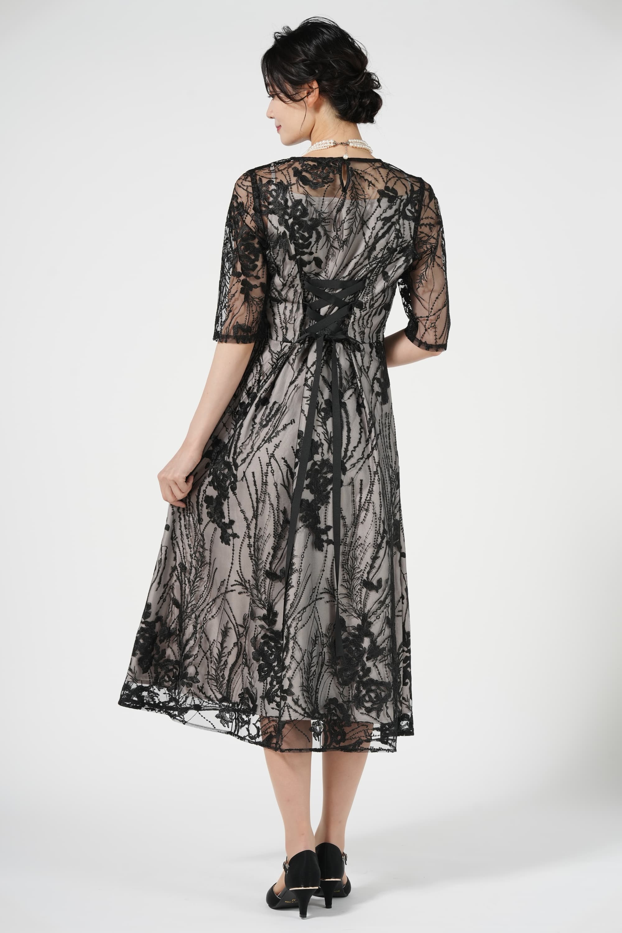 ボタニカル刺繍ブラックドレス