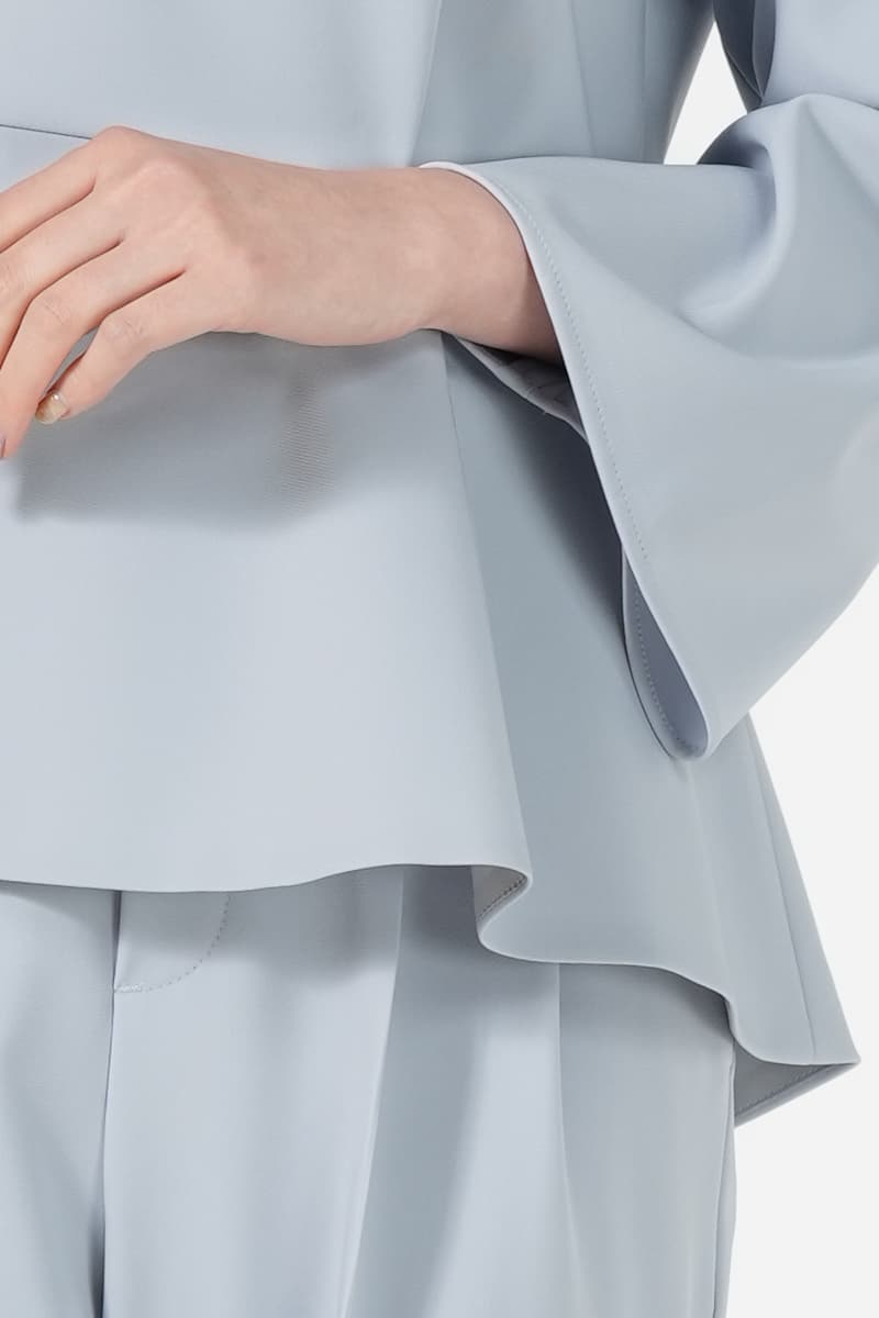 パールボタン付きライトブルーパンツドレス