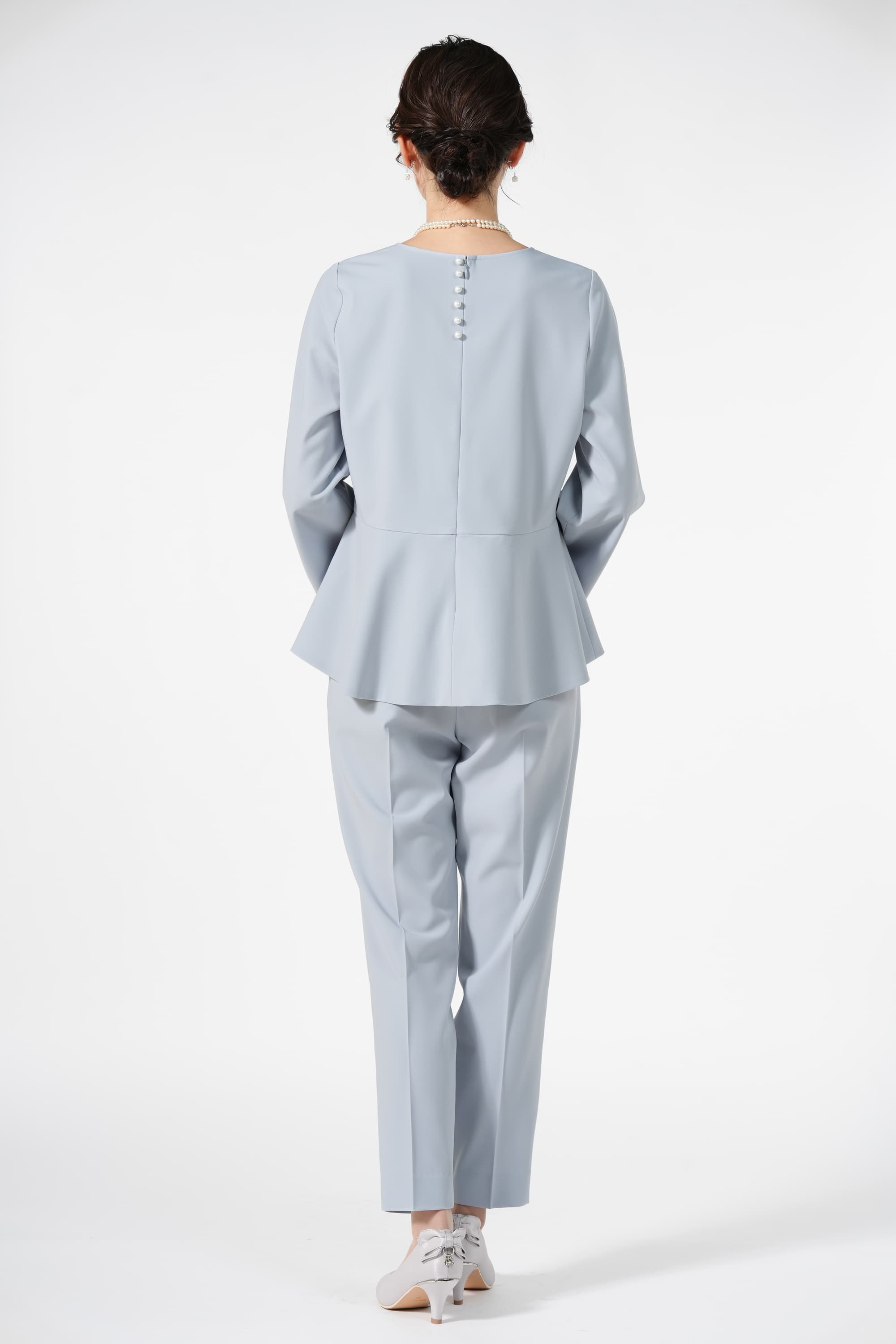 パールボタン付きライトブルーパンツドレス