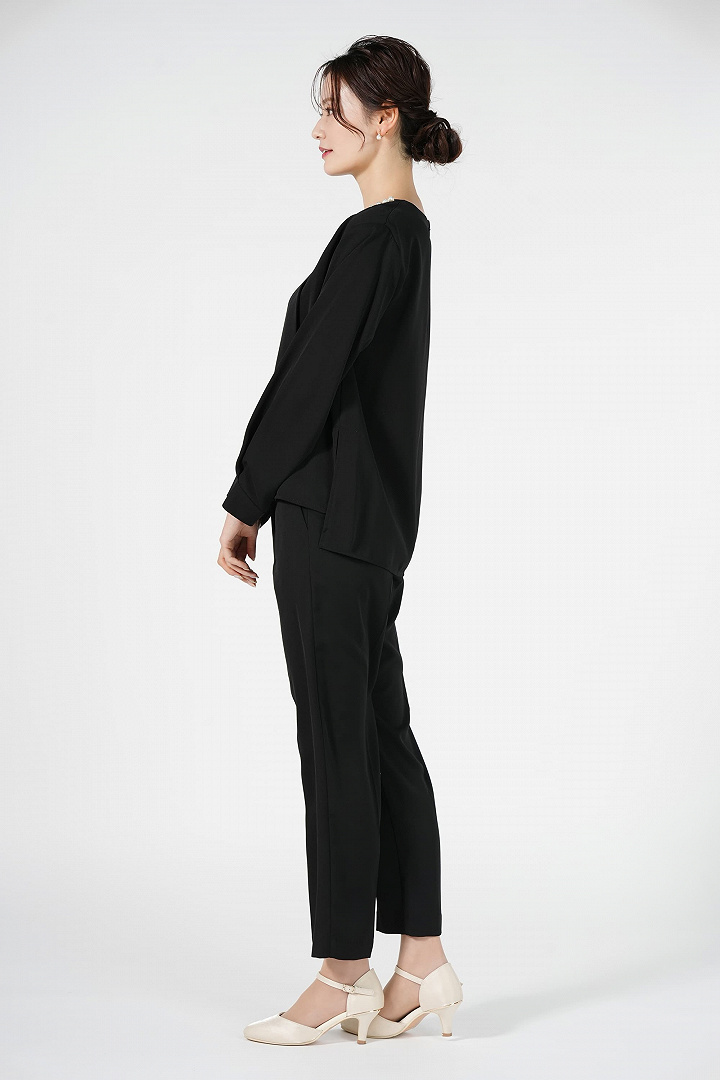 パールブローチ風ブラックパンツドレス