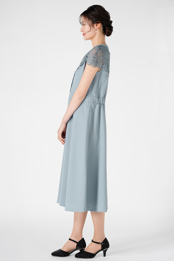 ケープ襟ニュアンスブルードレス