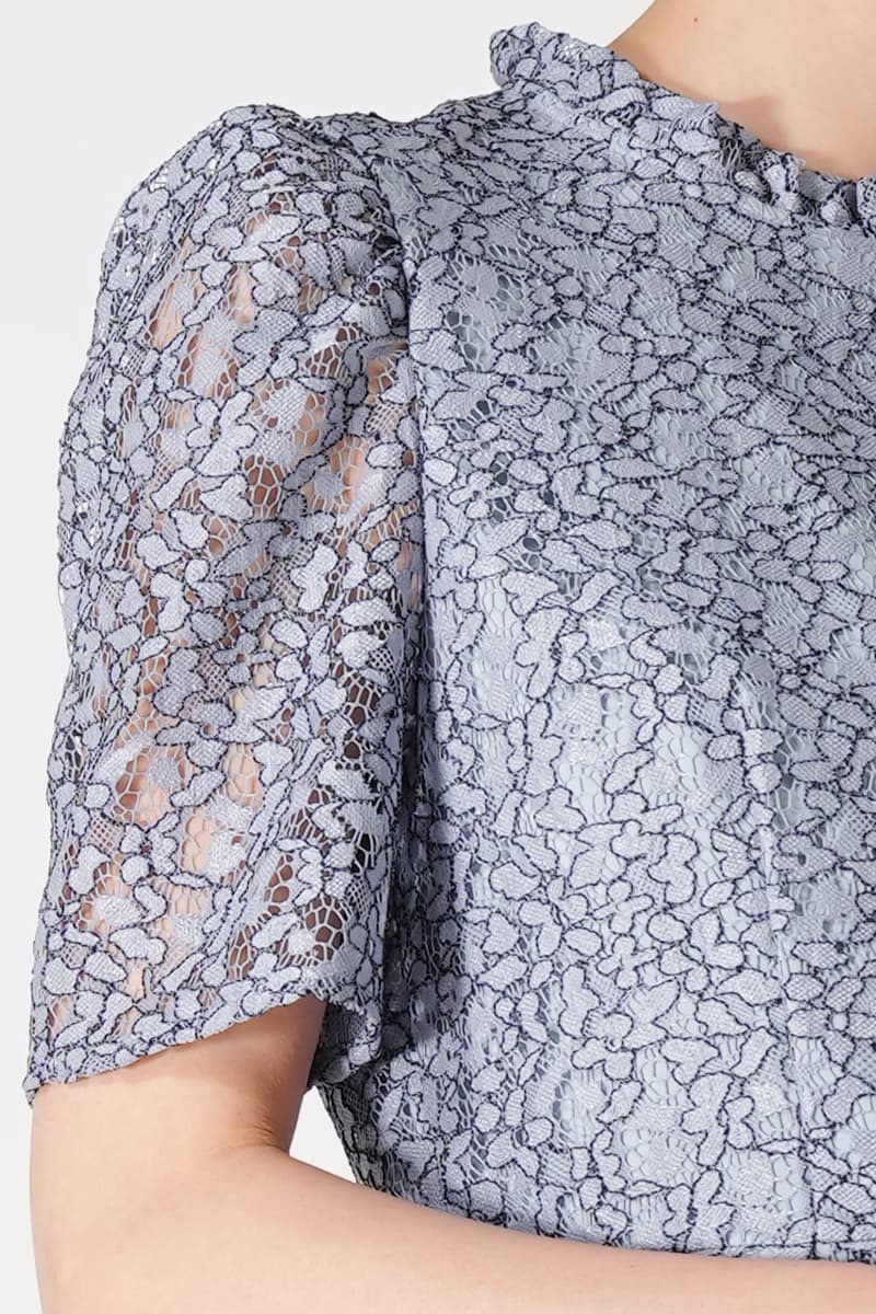 立体レースくすみブルードレス