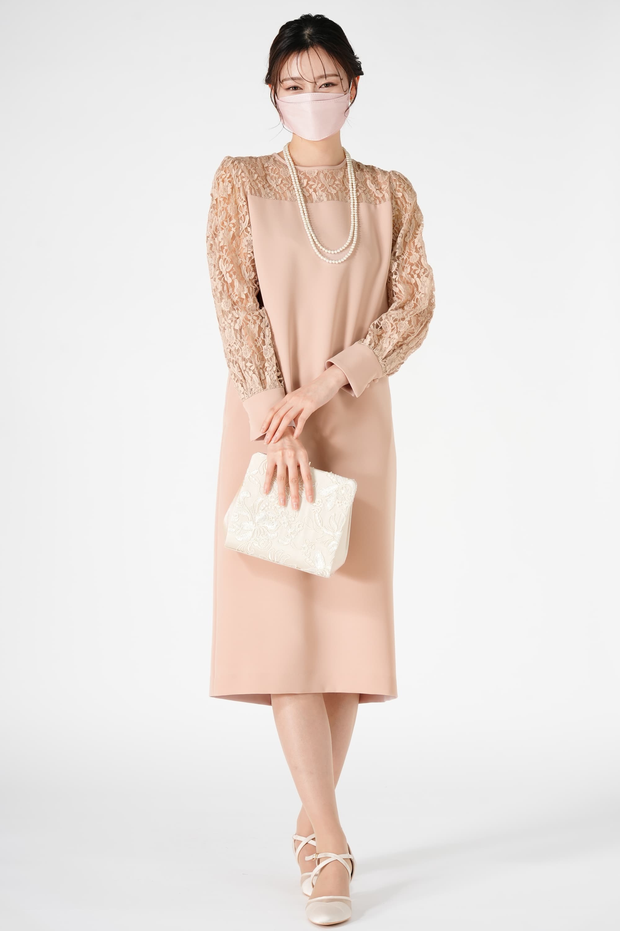 レーススリーブこなれピンクベージュドレス