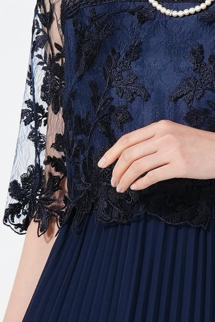 チュールレース×プリーツネイビードレス