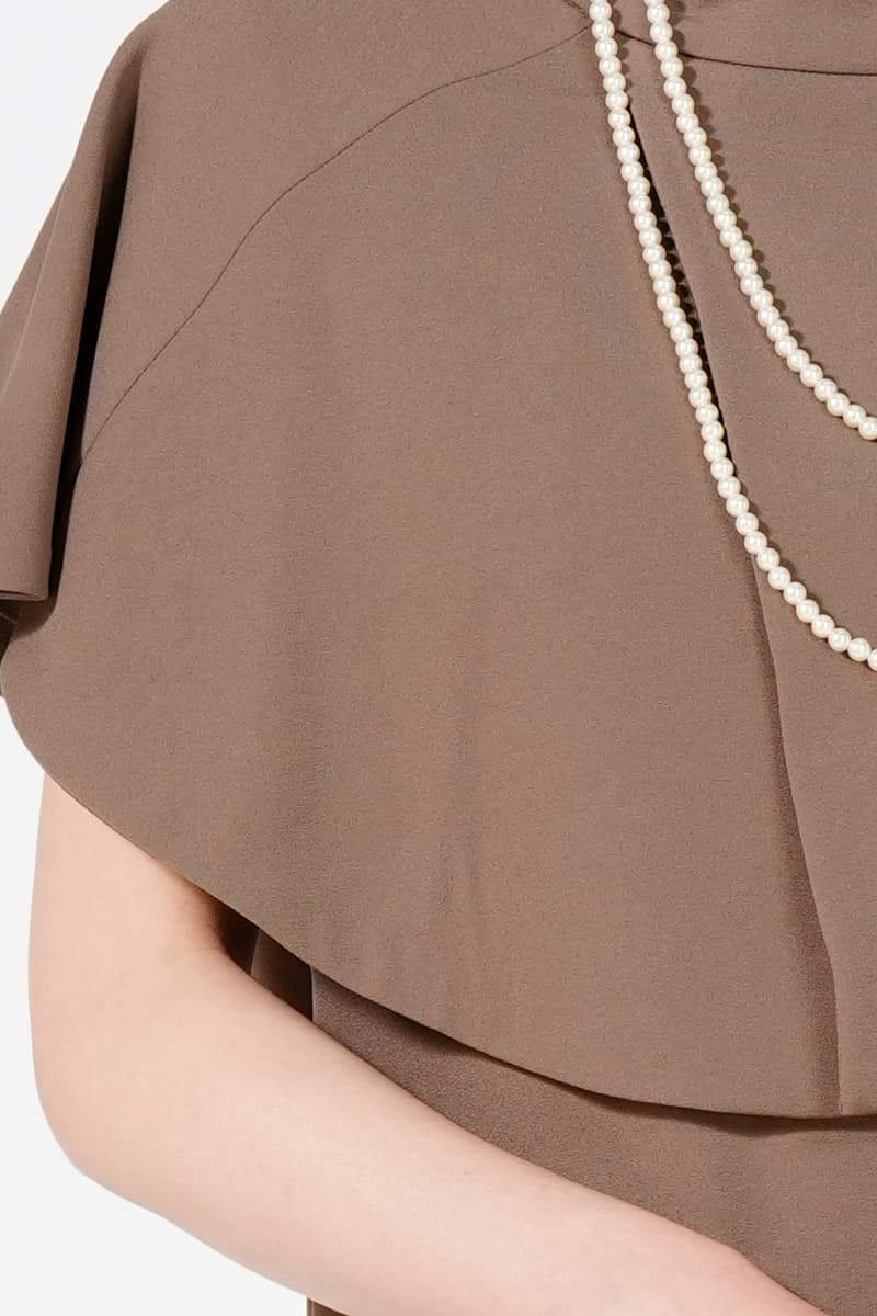 アンブレラ型ケープブラウンドレス