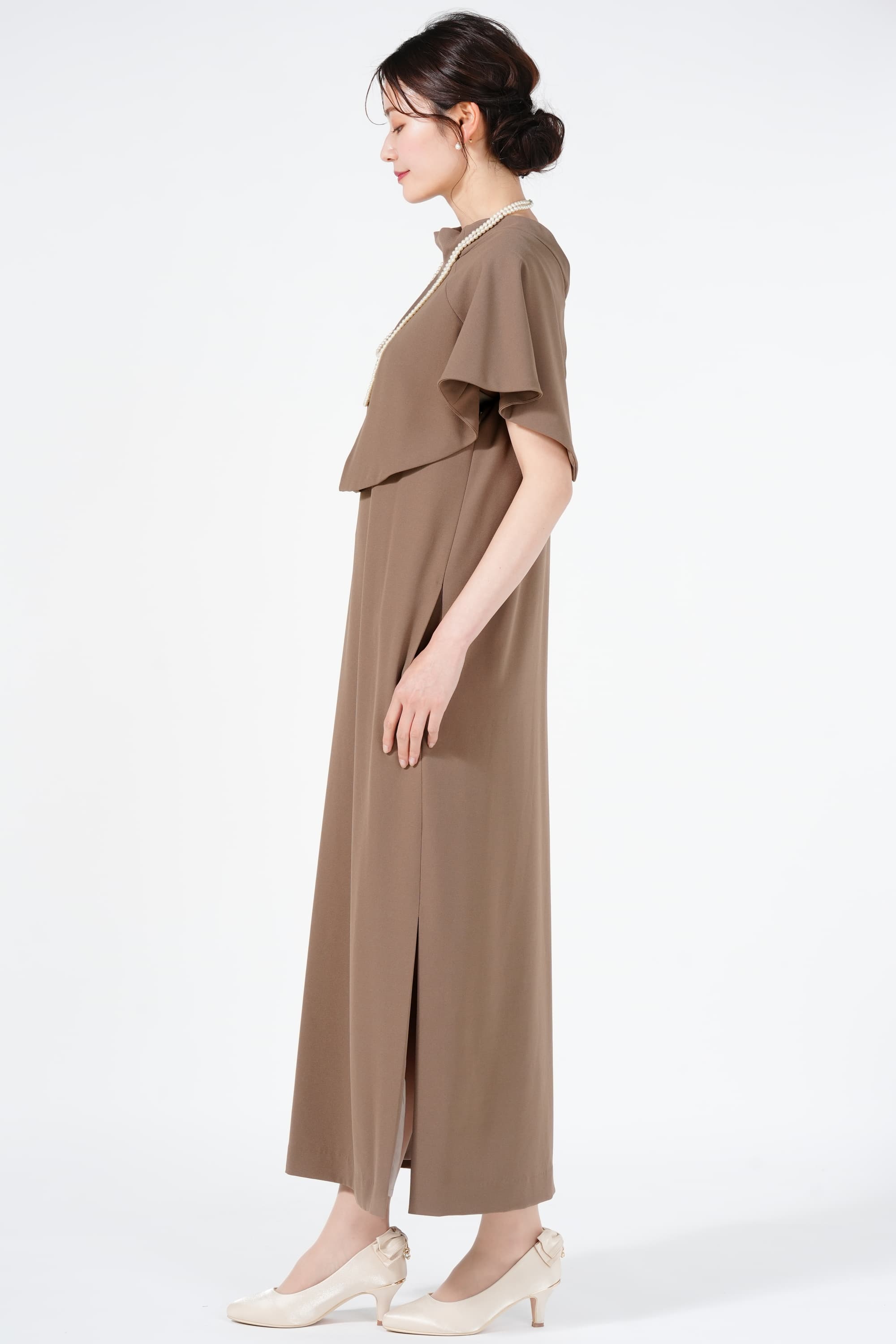 アンブレラ型ケープブラウンドレス