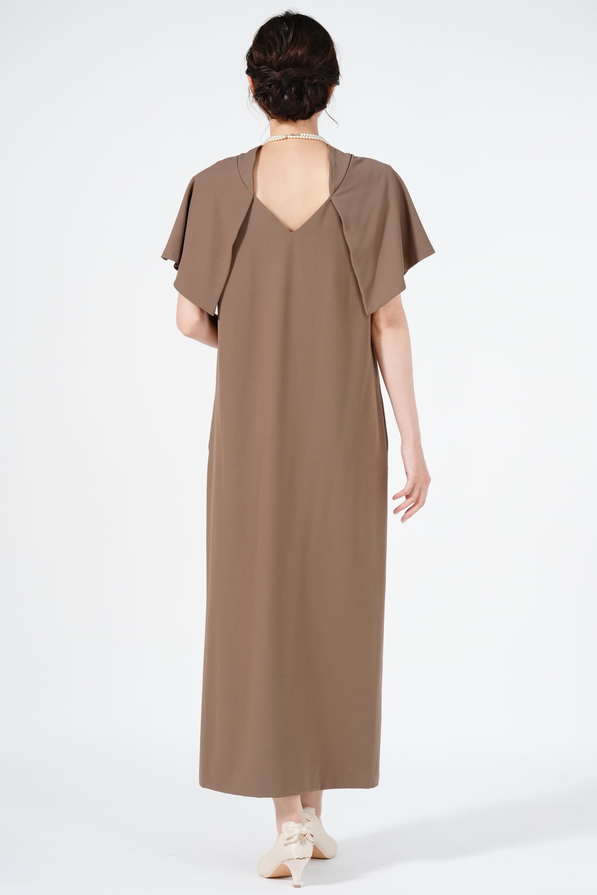アンブレラ型ケープブラウンドレス