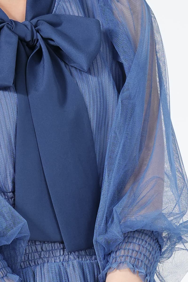 ボウタイ付きチュールブルードレス