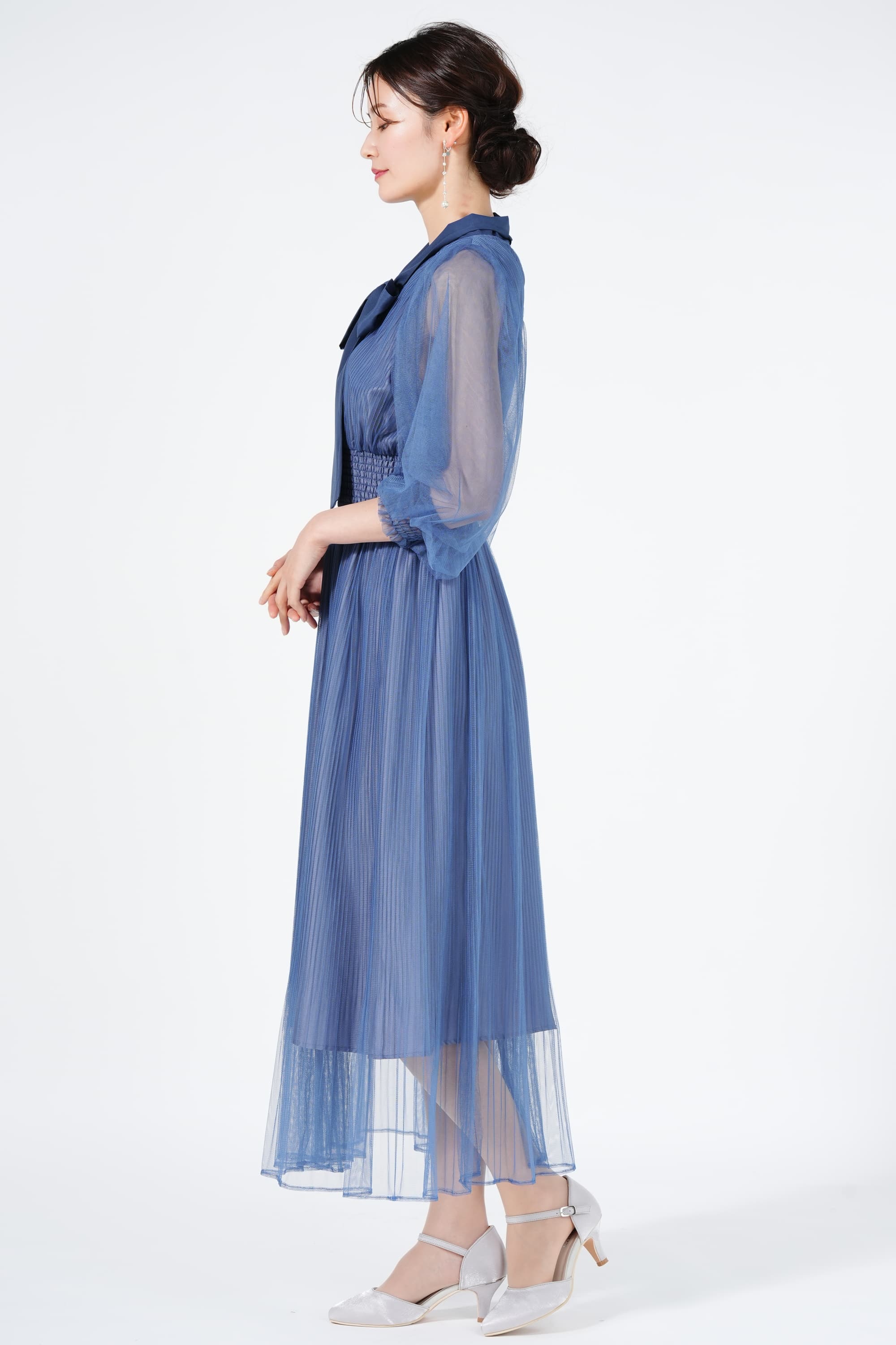 ボウタイ付きチュールブルードレス