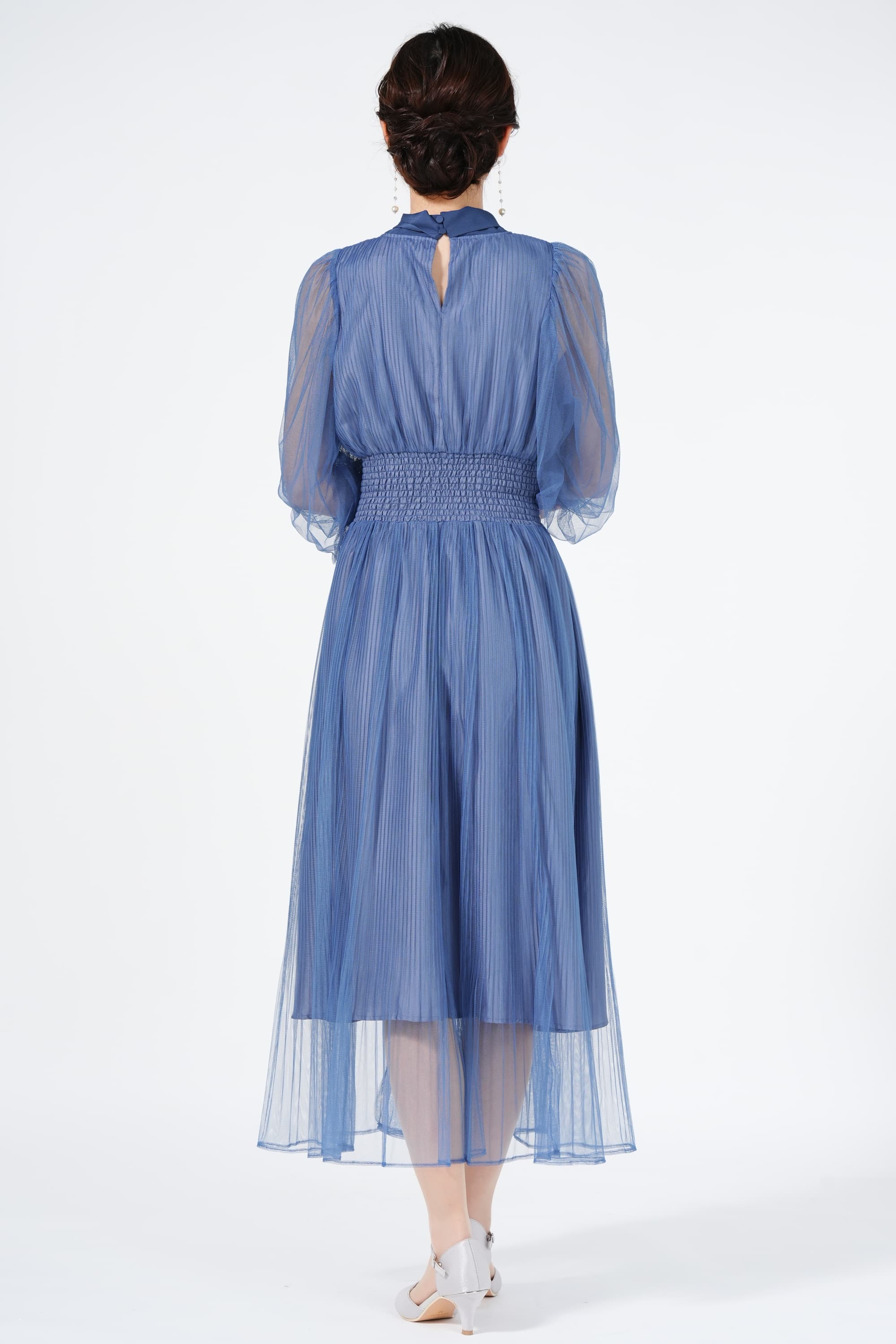 ボウタイ付きチュールブルードレス