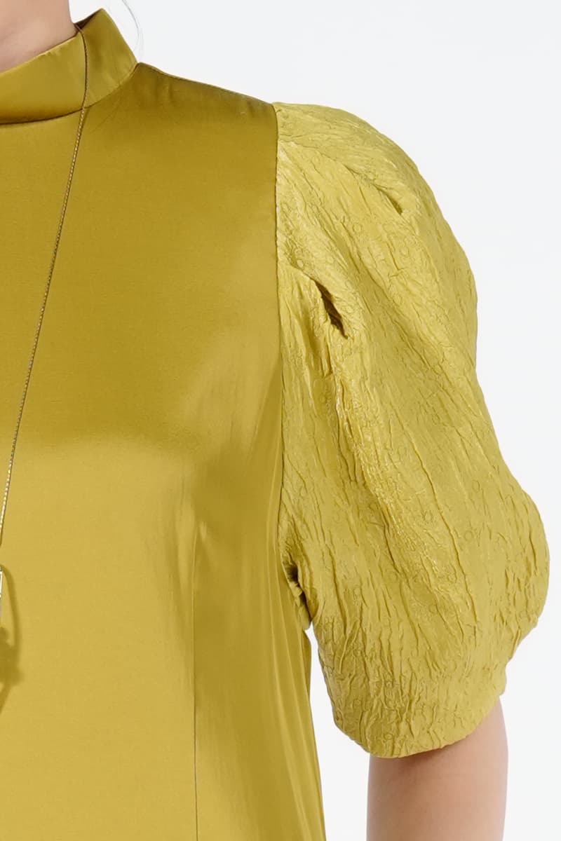 サテン地Iラインピスタチオドレス