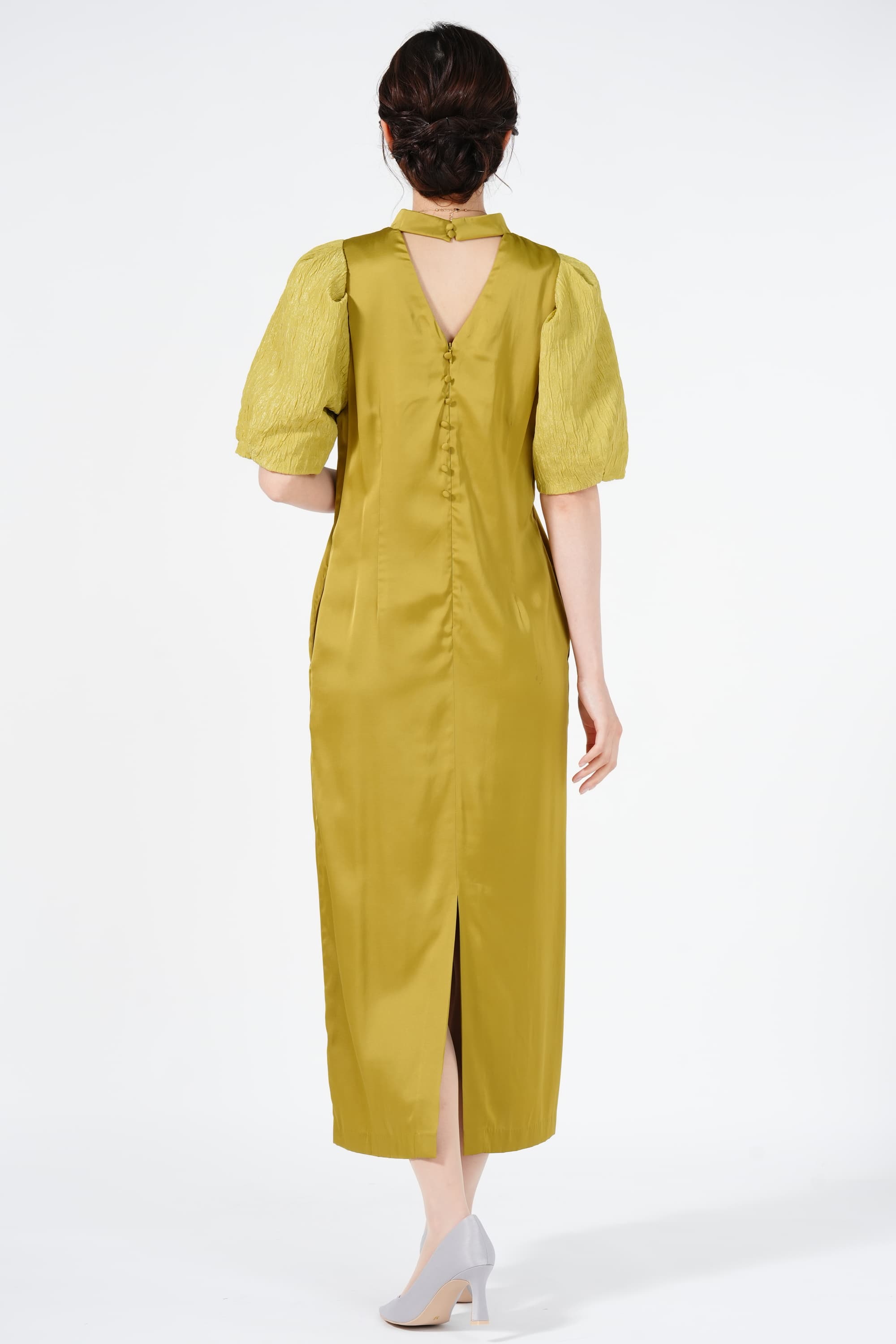 サテン地Iラインピスタチオドレス