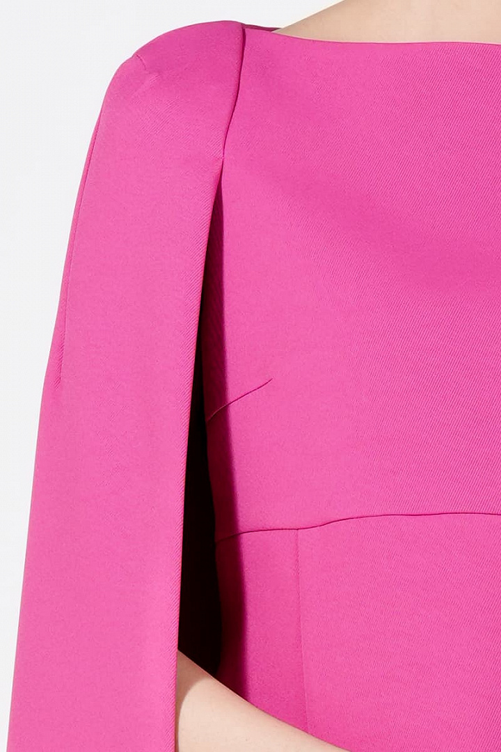 ケープスタイル発色ピンクドレス