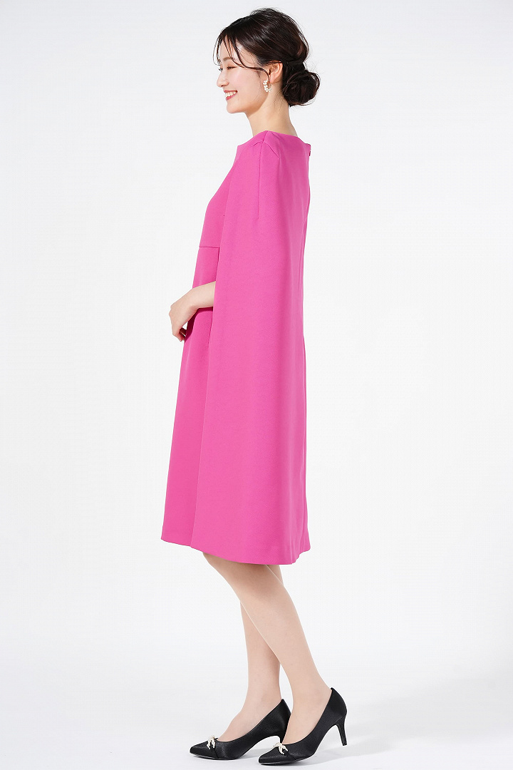 ケープスタイル発色ピンクドレス