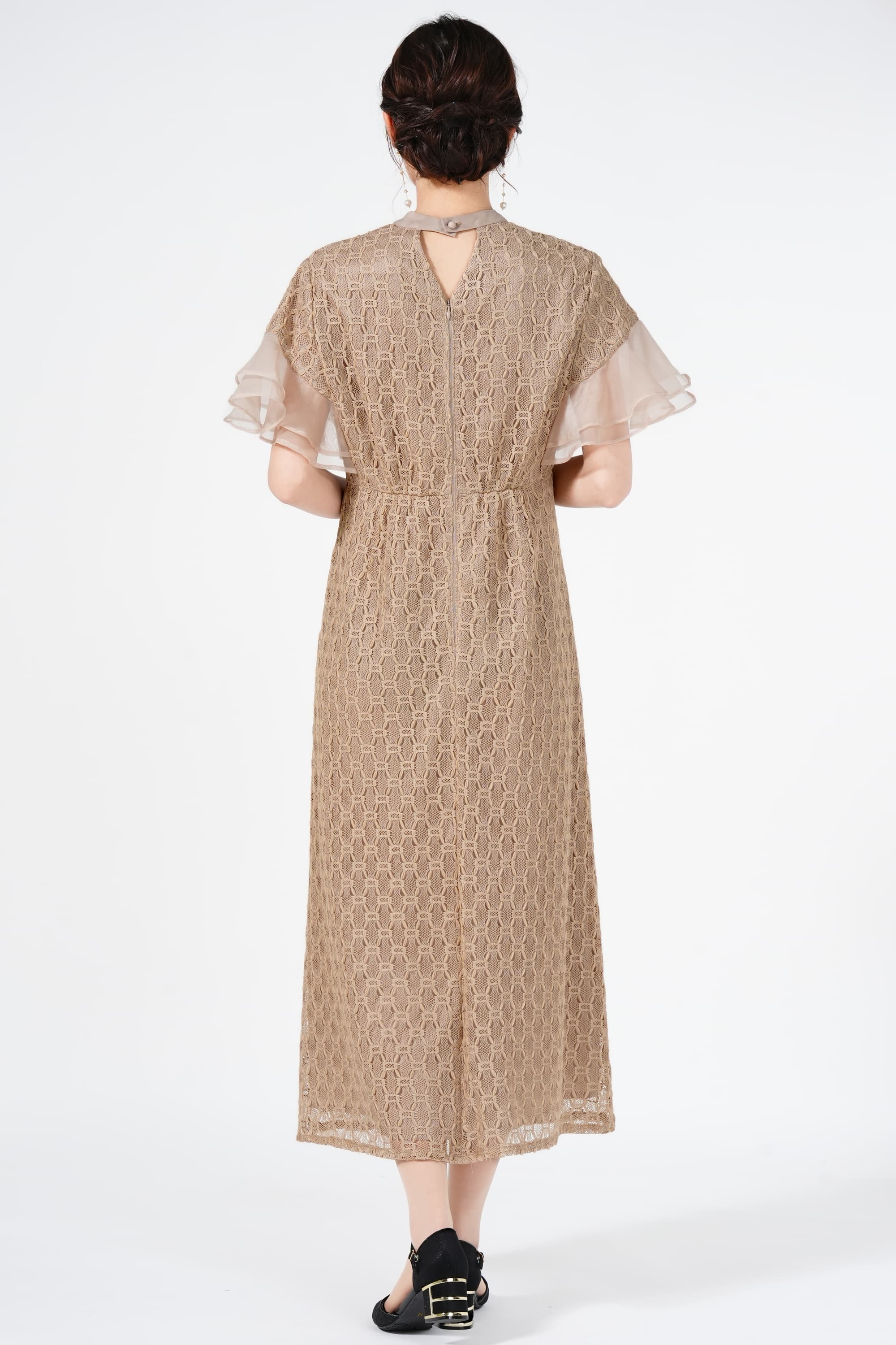 J by blue ジオメトリック柄ベージュドレス (M) をレンタル