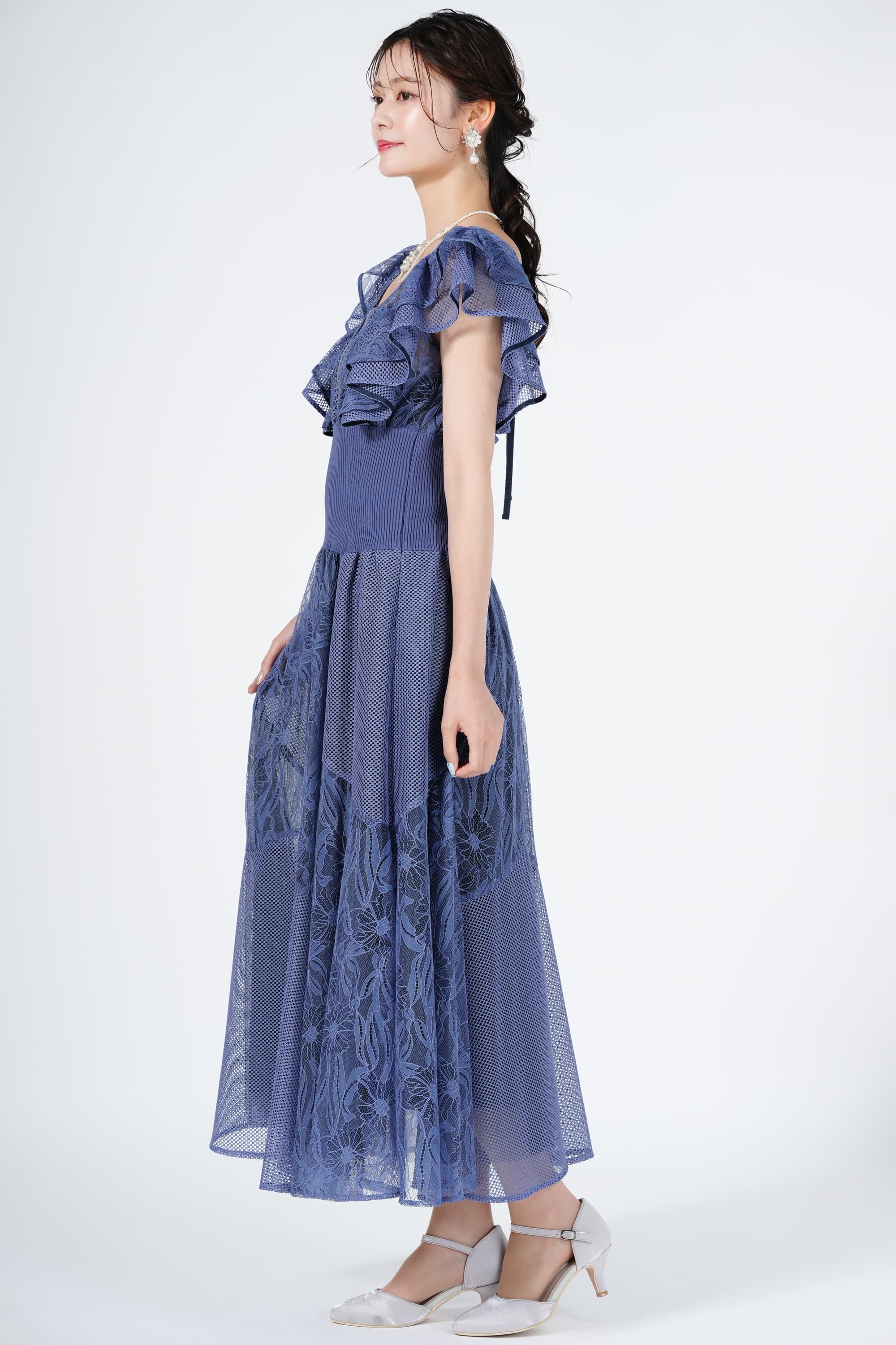 ボリュームフリル袖レースブルードレス