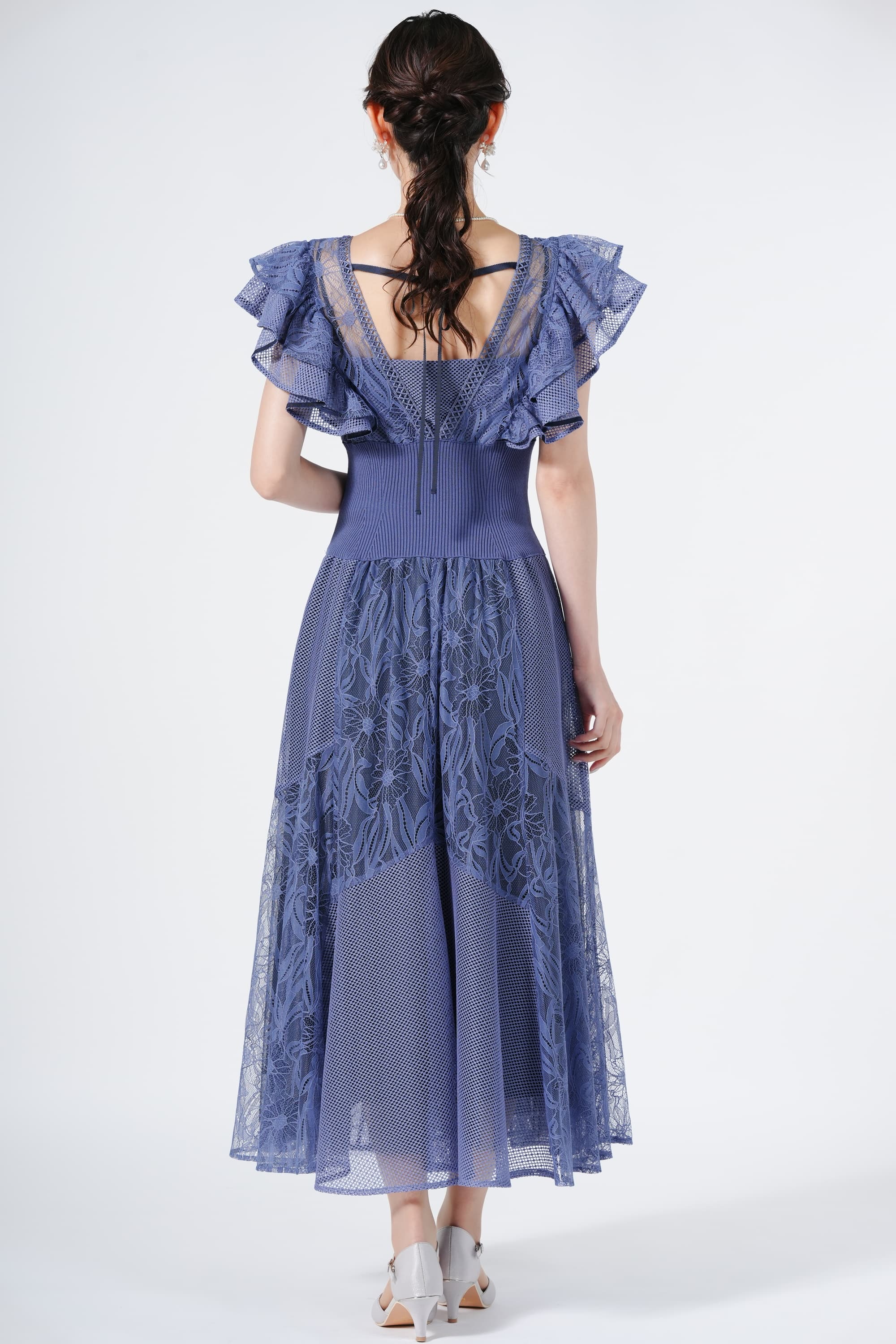 ボリュームフリル袖レースブルードレス