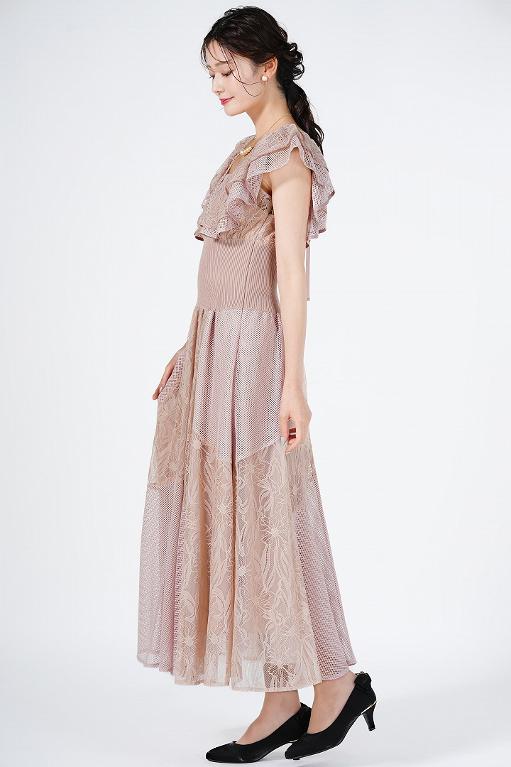 ボリュームフリル袖レースピンクベージュドレス