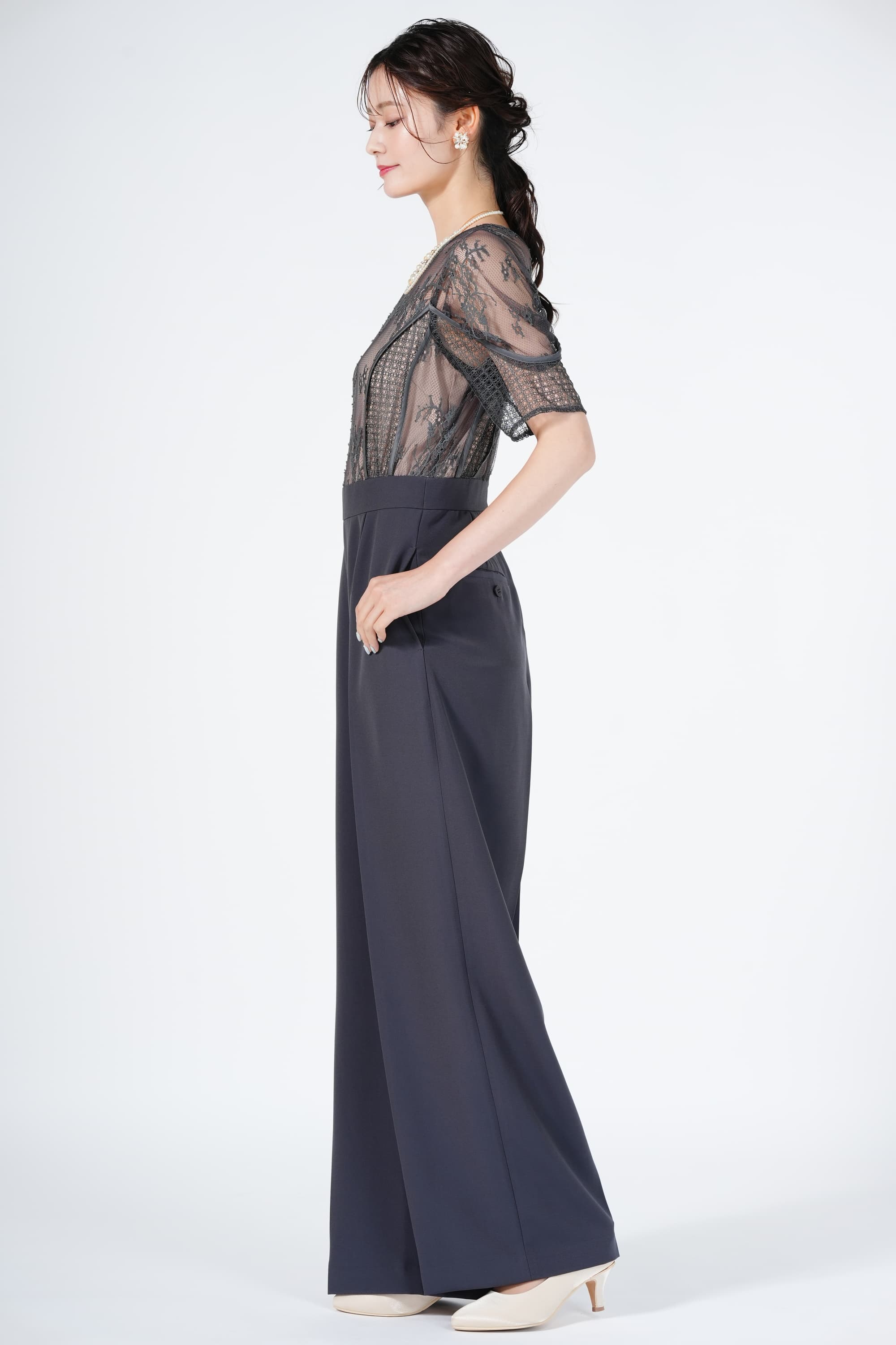 パネル柄レースチャコールグレーパンツドレス