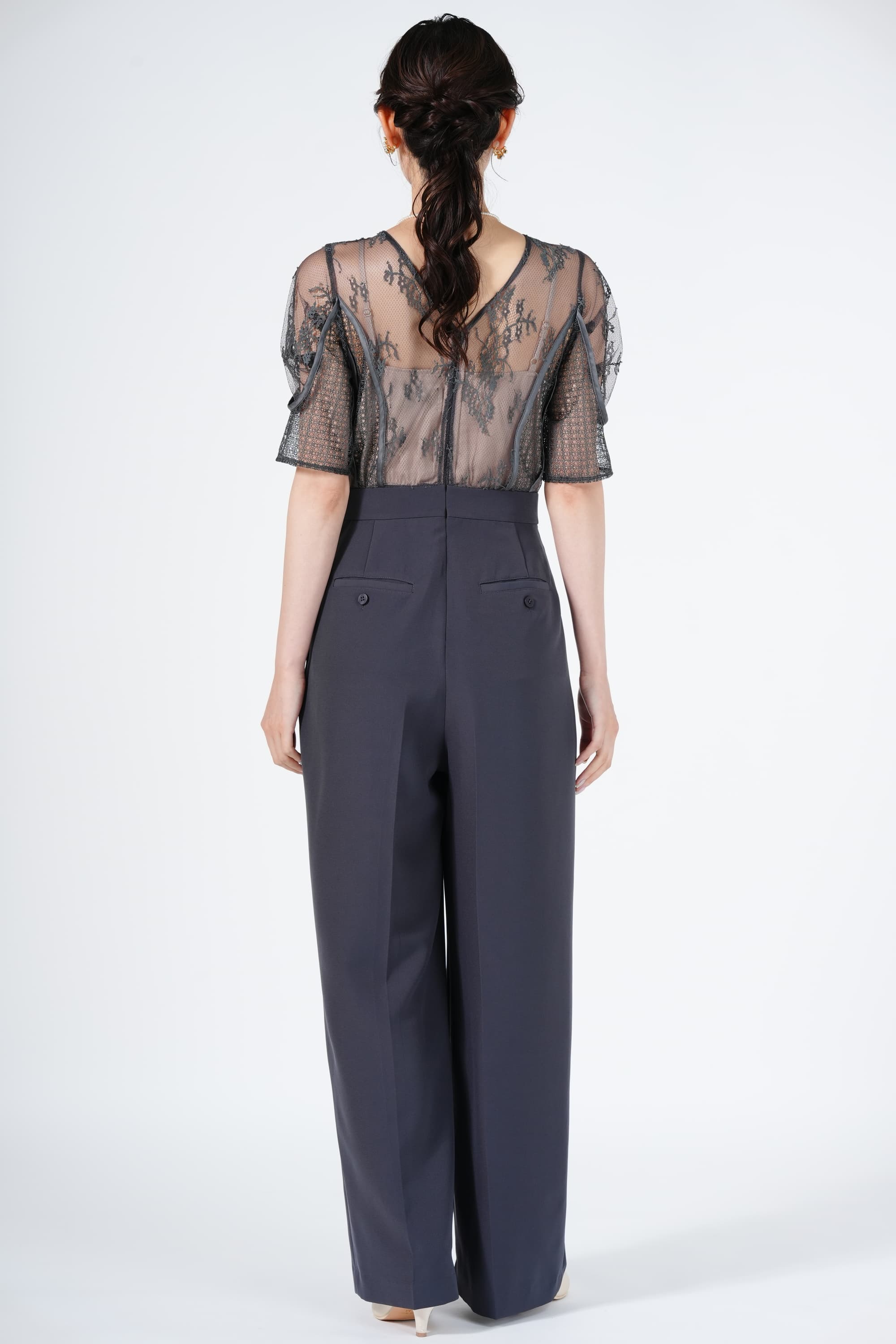 パネル柄レースチャコールグレーパンツドレス