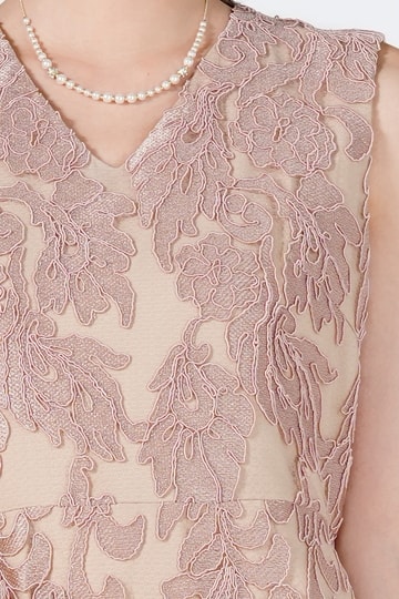立体コード刺繍フレアピンクドレス