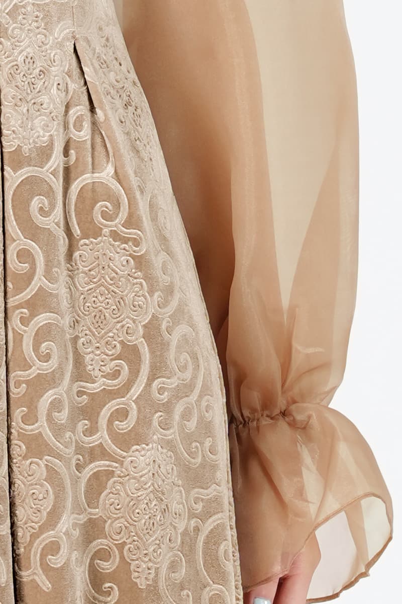 アシメモードベロア地ベージュドレス