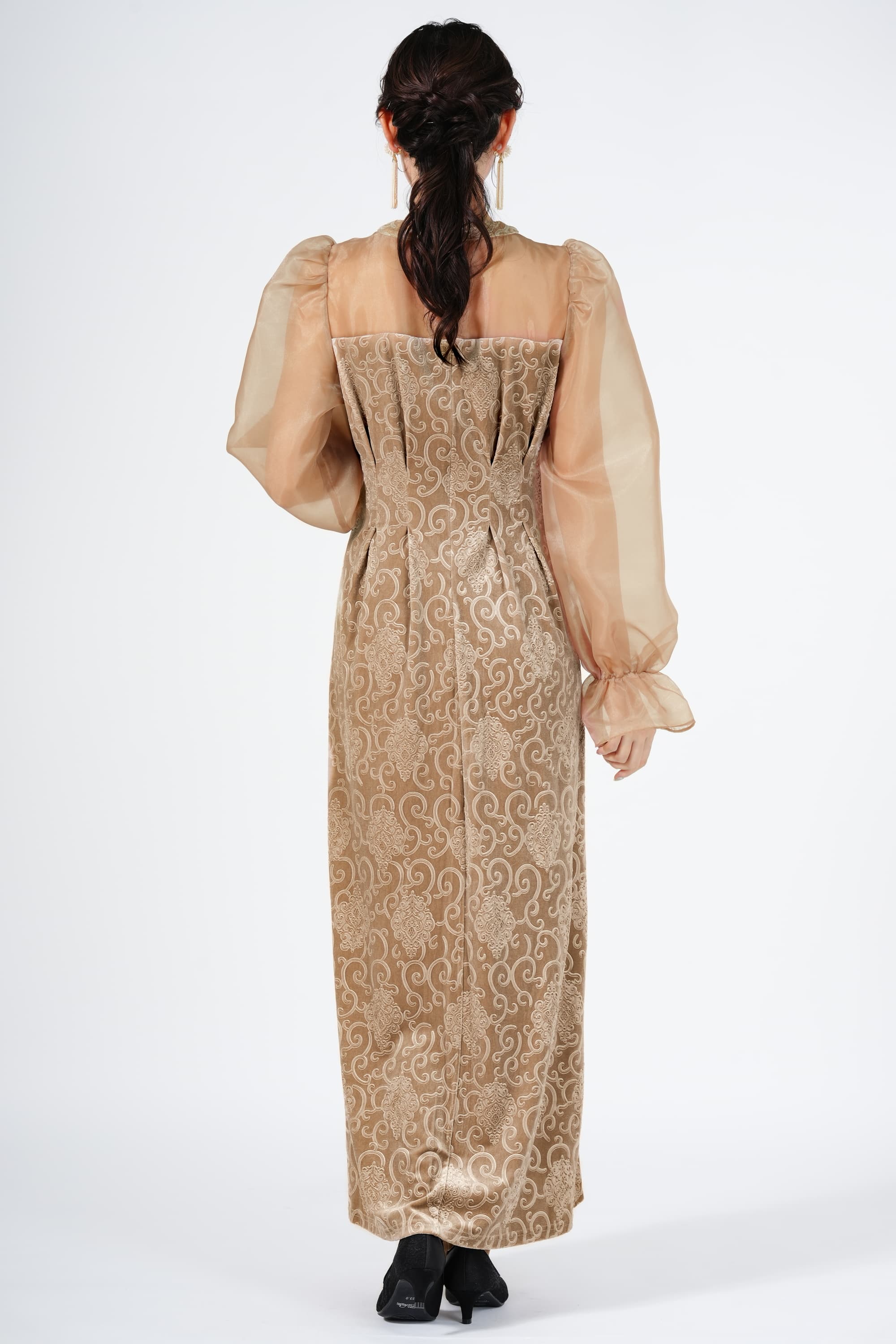 アシメモードベロア地ベージュドレス