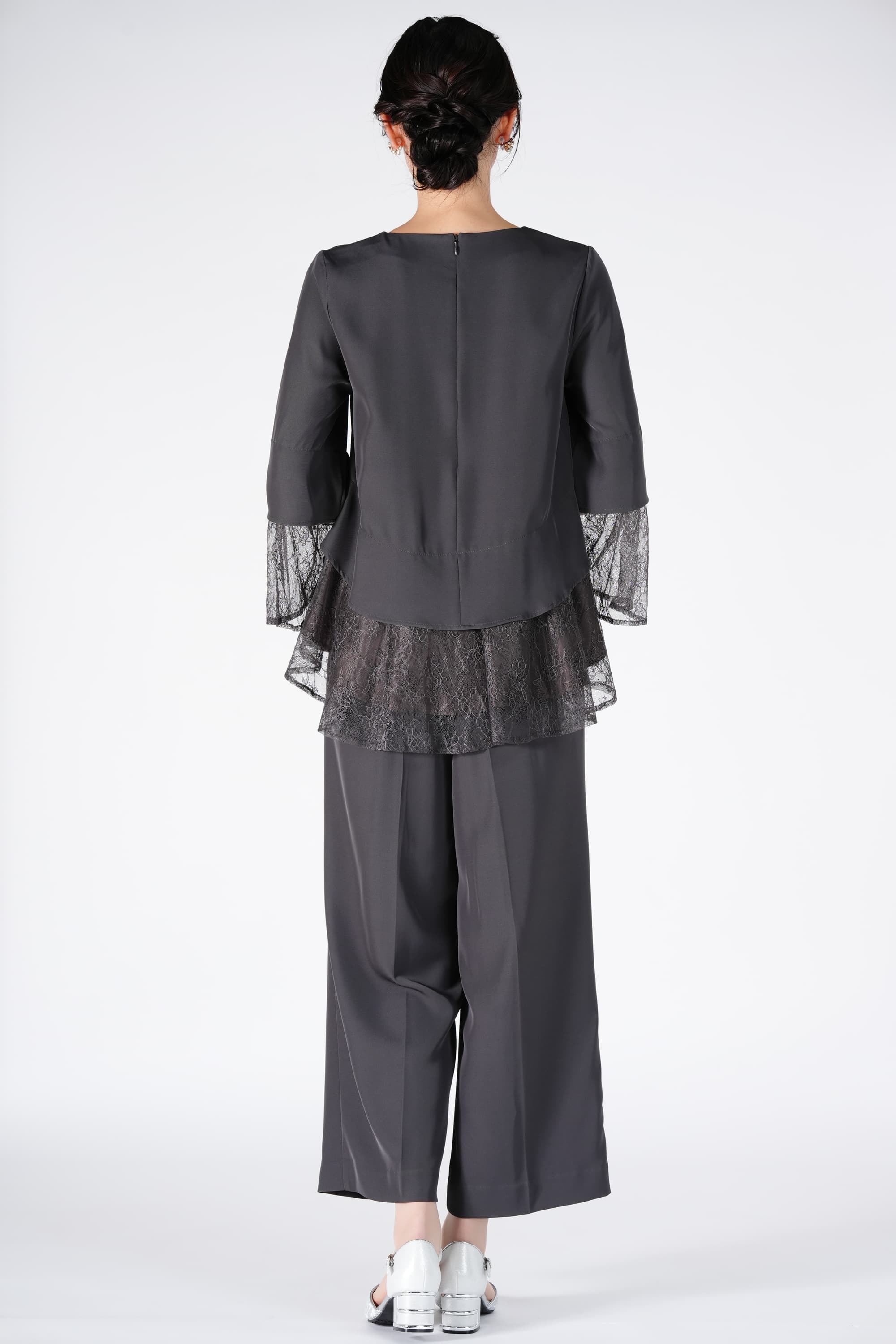 RUIRUE BOUTIQUE ペプラム裾レースダークグレーパンツドレス (LL