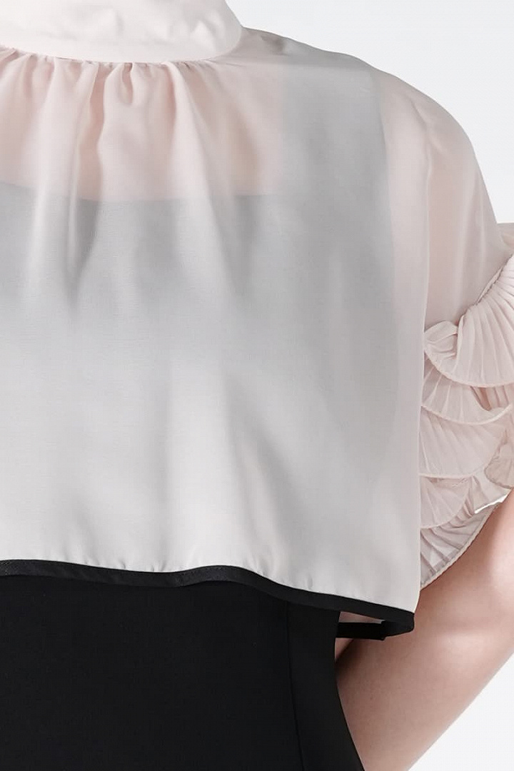 プリーツフリル袖アイボリー×ブラックドレス