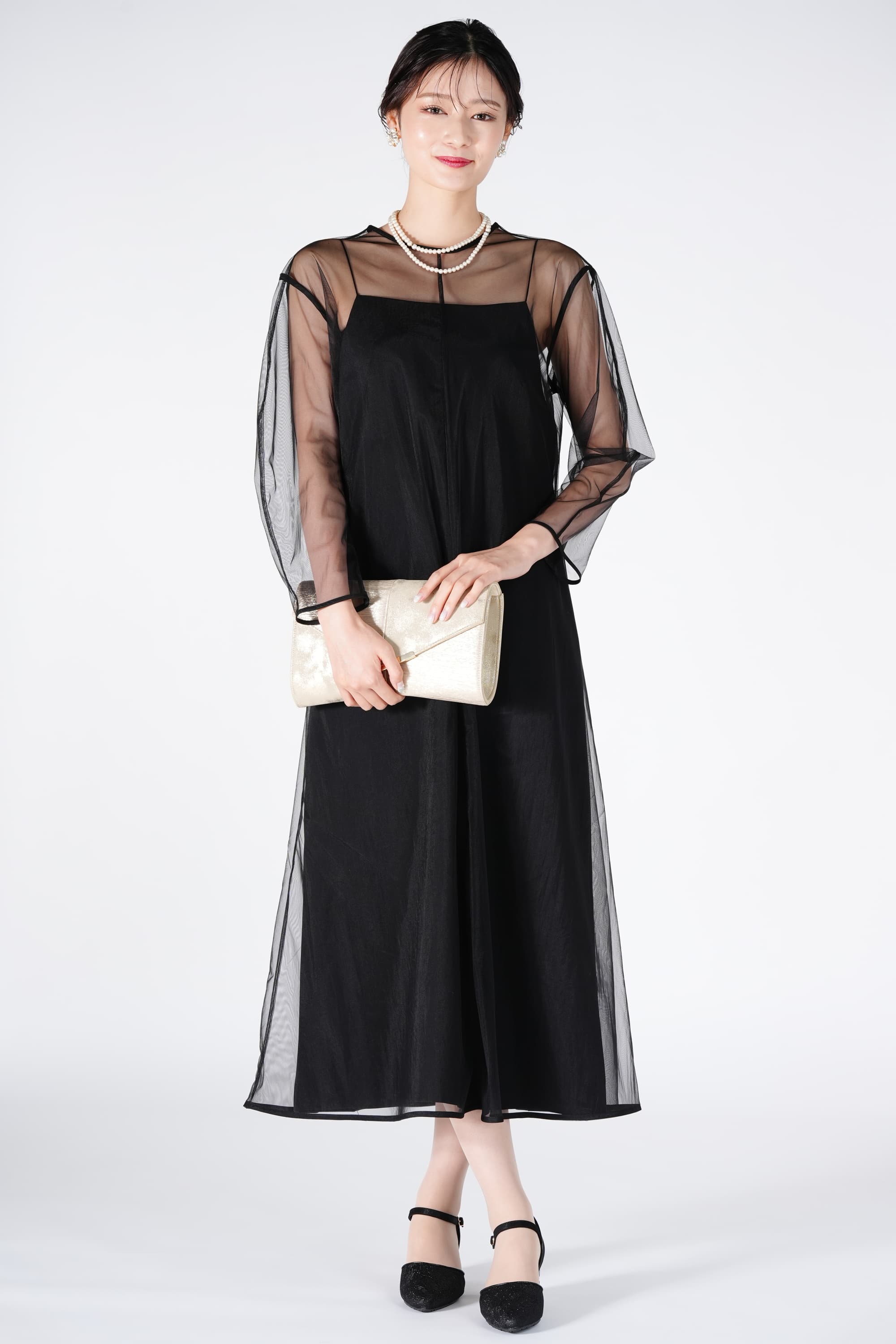 チュールレイヤードブラックドレス