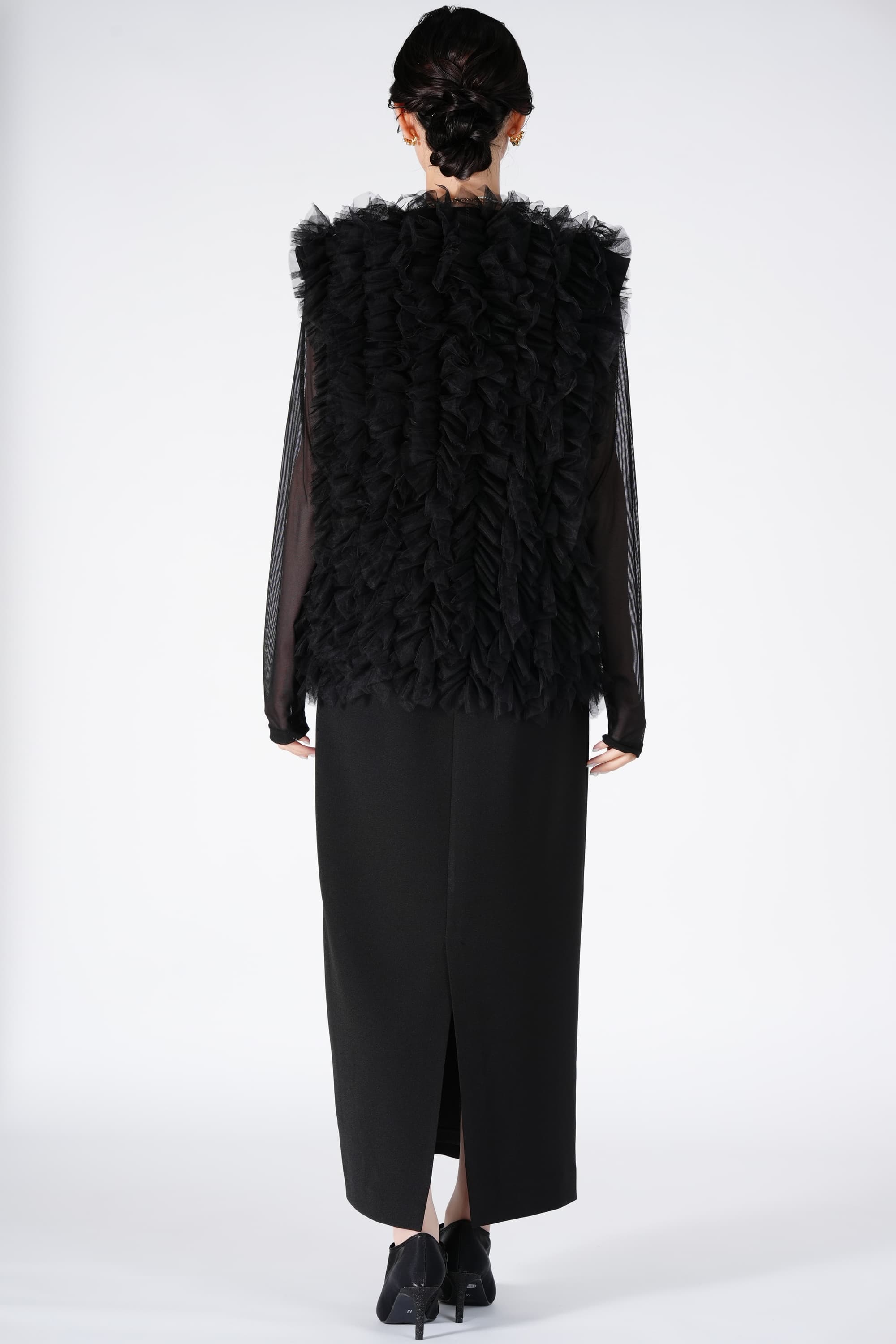 チュールベスト付きブラックドレス