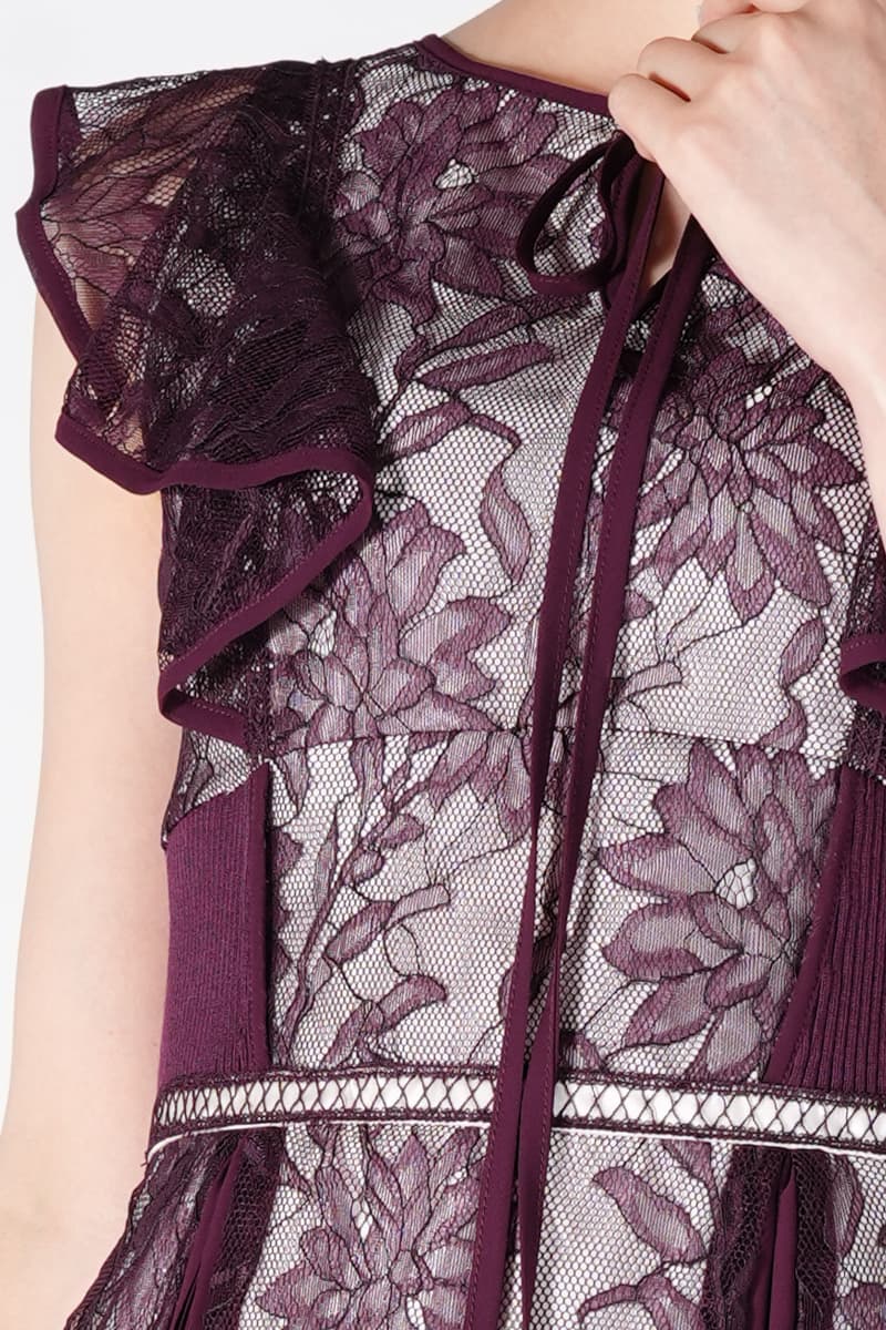 ラッフル袖フラワーレースボルドードレス