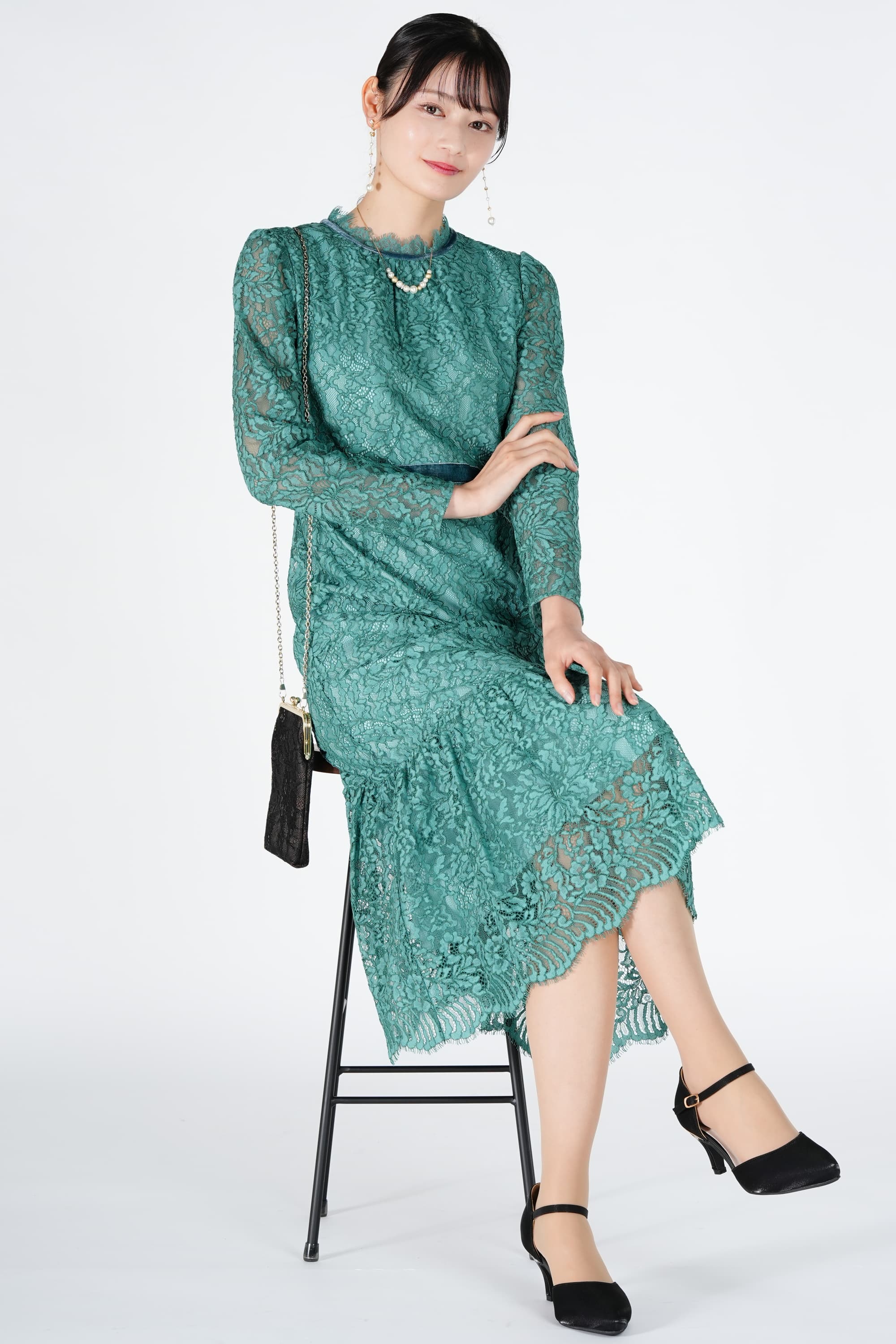 ミニフリルネック花柄グリーンドレス