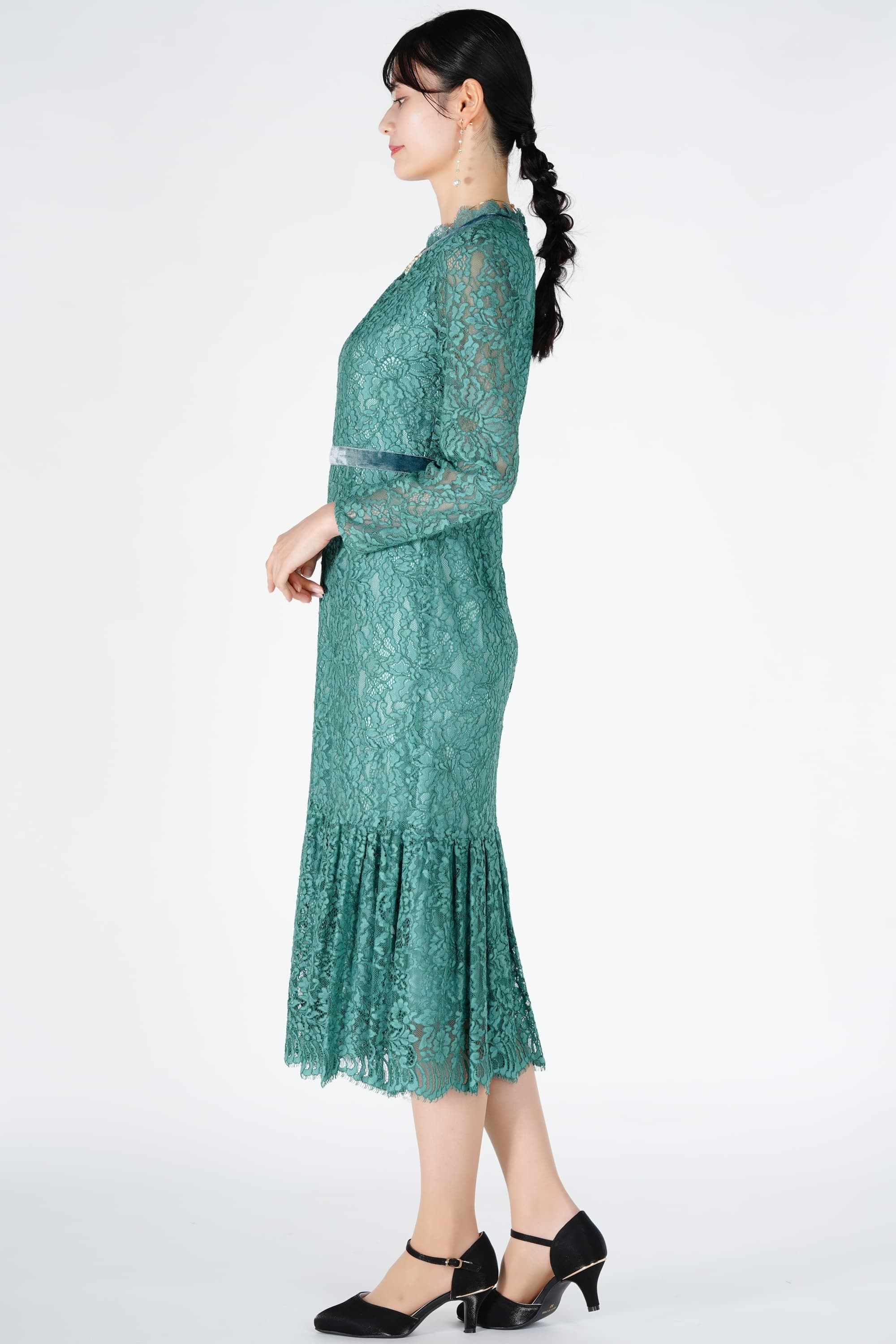 ミニフリルネック花柄グリーンドレス