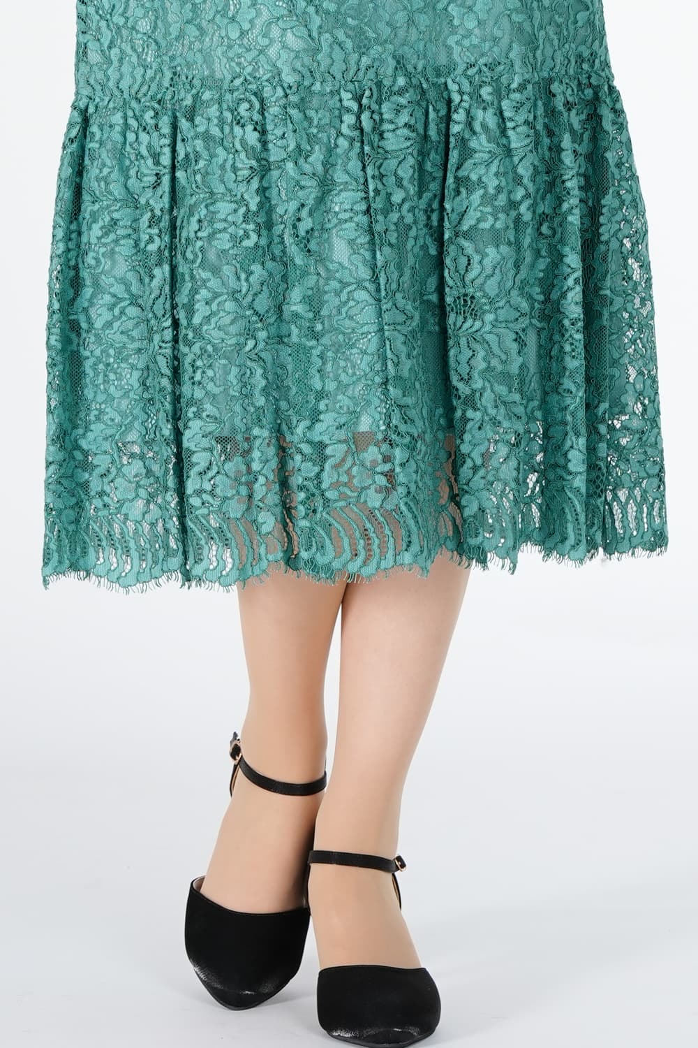 ミニフリルネック花柄グリーンドレス