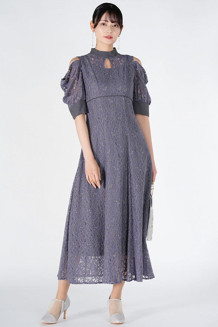 オープンショルダーパープルドレス