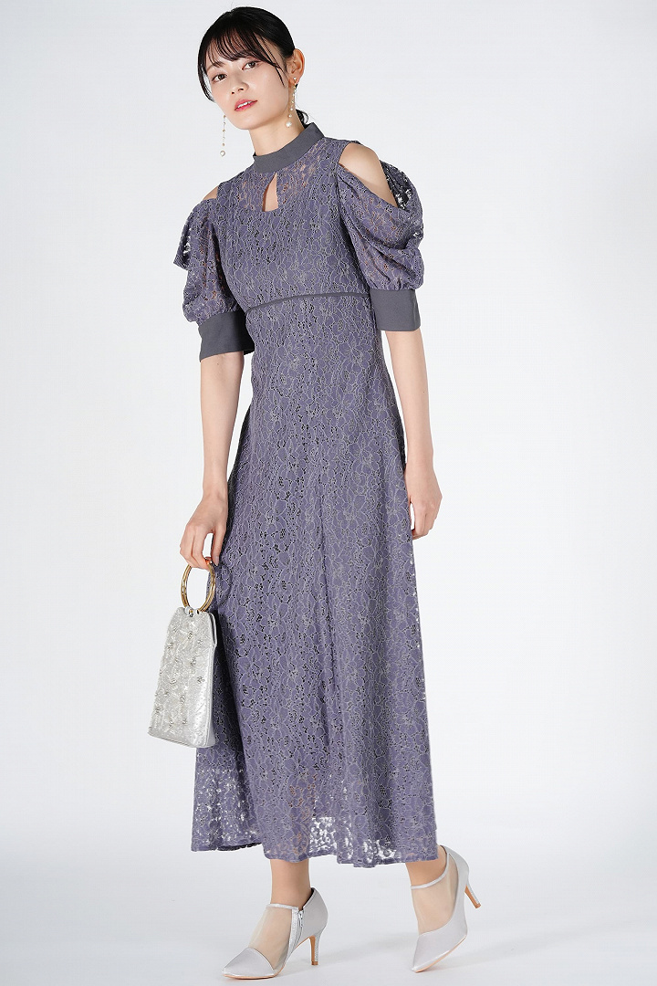 オープンショルダーパープルドレス