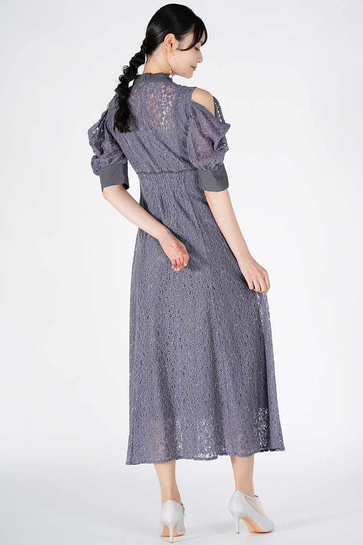 オープンショルダーパープルドレス