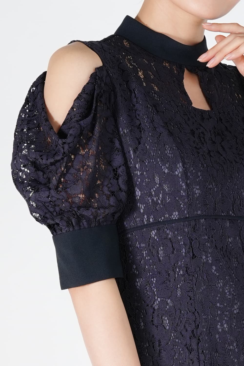 MERCURYDUO オープンショルダーチャコールグレードレス (M) をレンタル