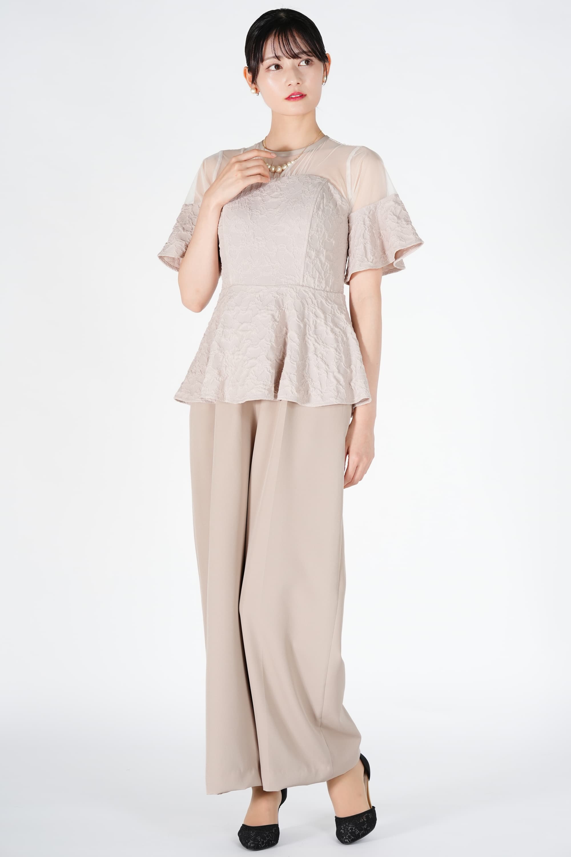 ジャガード織りペプラムベージュパンツドレス