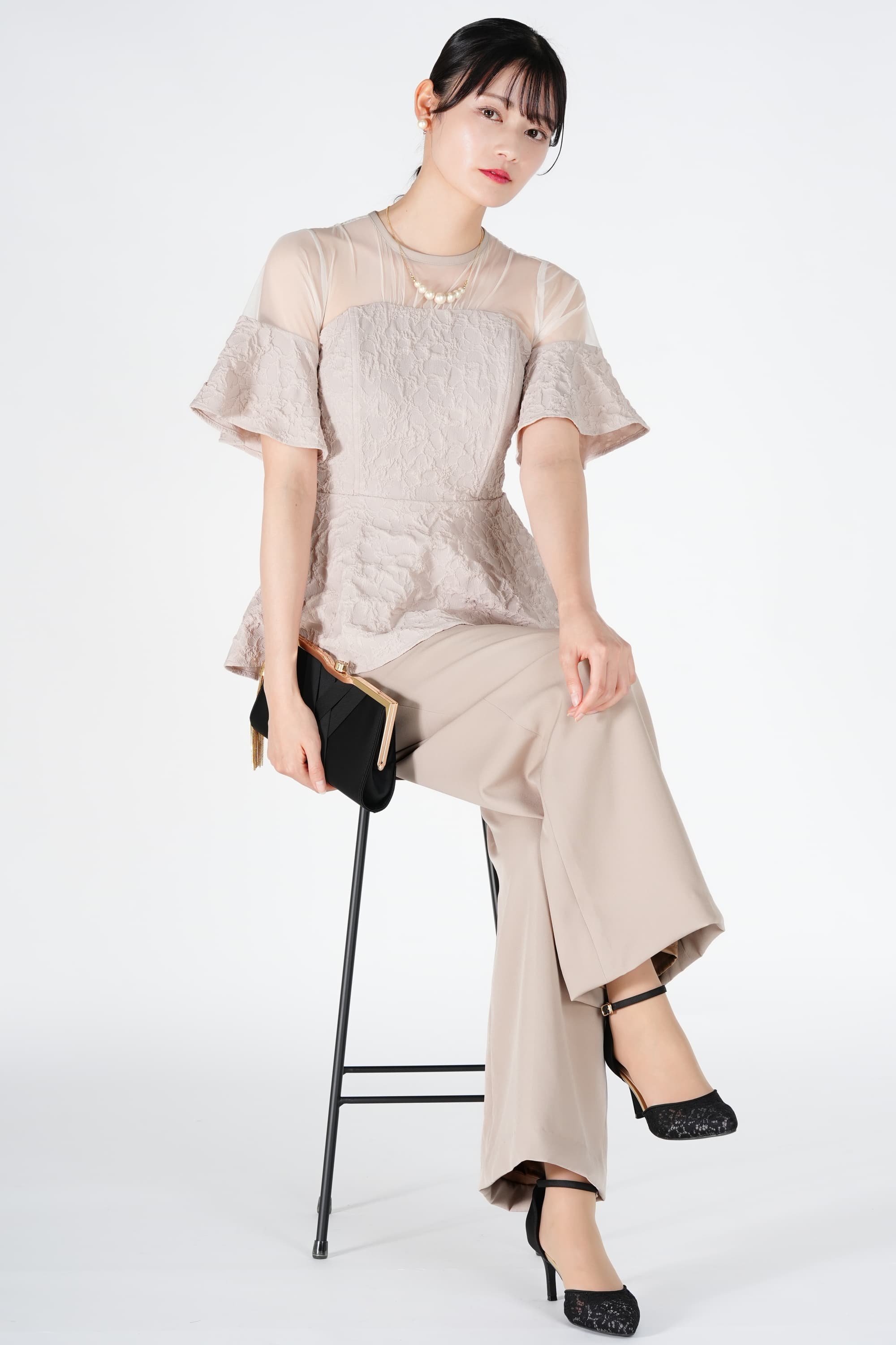 ジャガード織りペプラムベージュパンツドレス