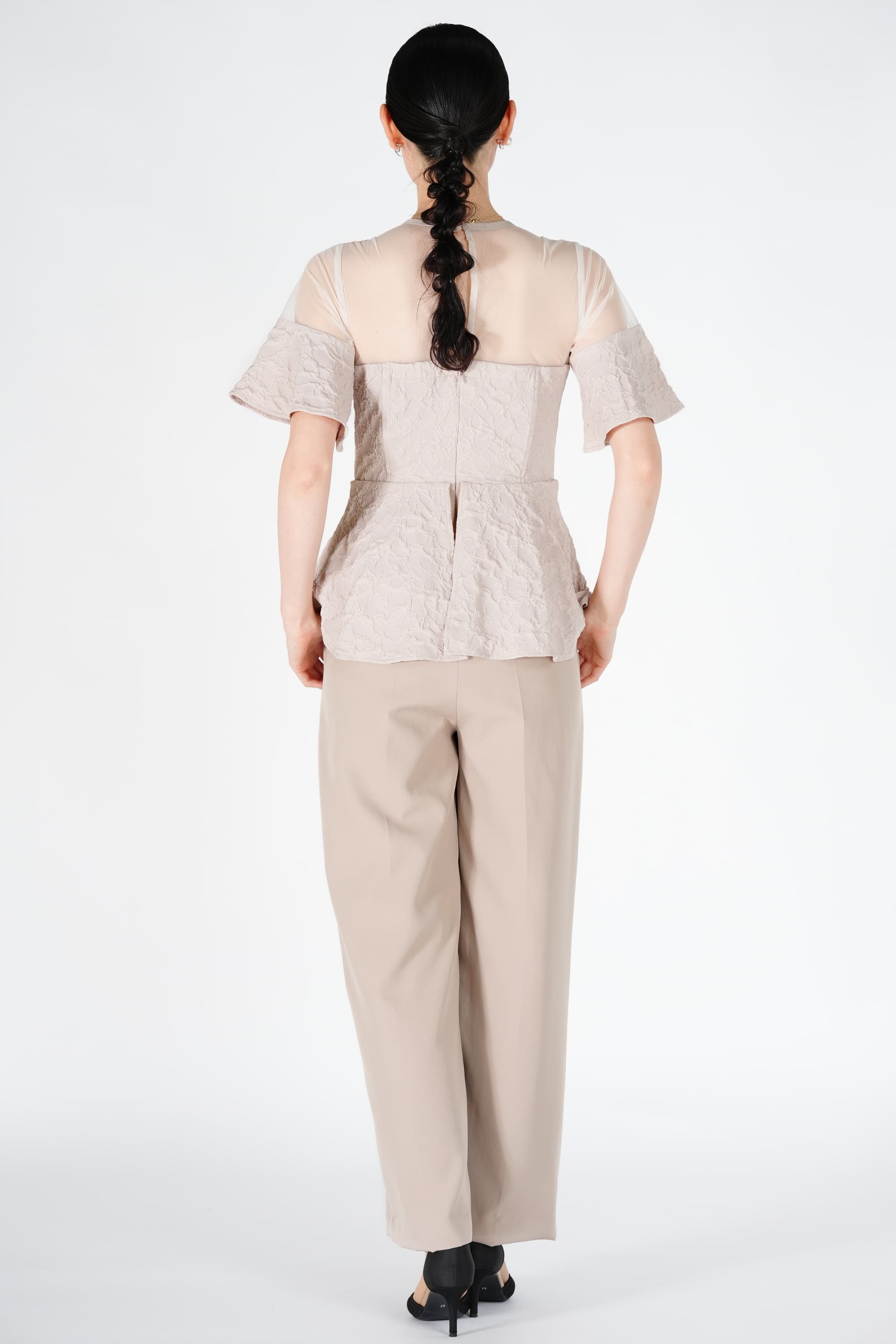 ジャガード織りペプラムベージュパンツドレス