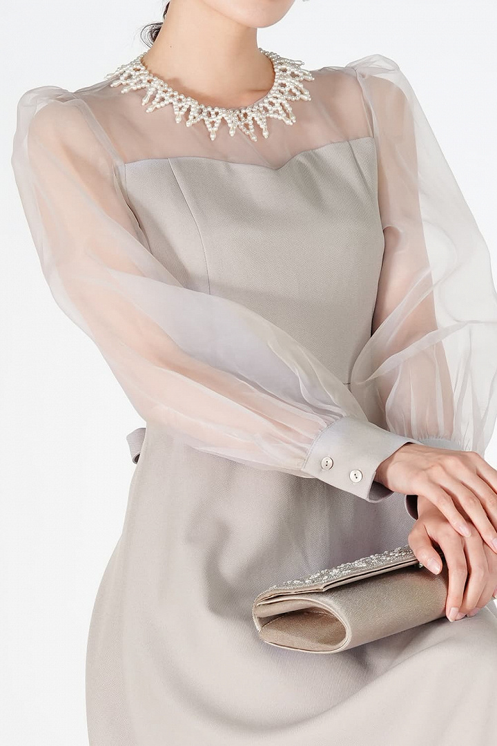 ハートシェイプ切り替えグレージュドレス