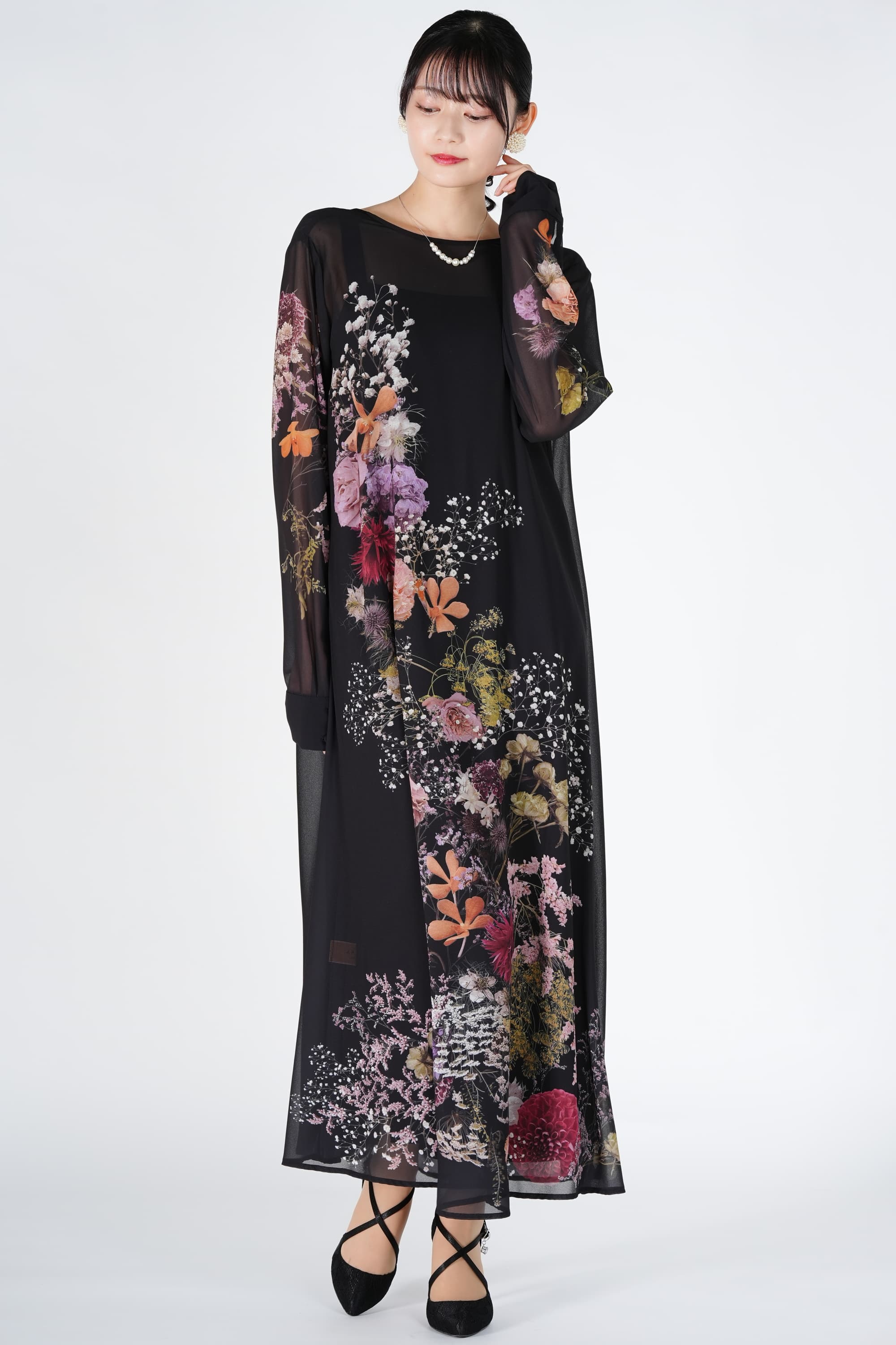 Ameri VINTAGE フラワーとろみブラックドレス (S) をレンタル - 結婚式 