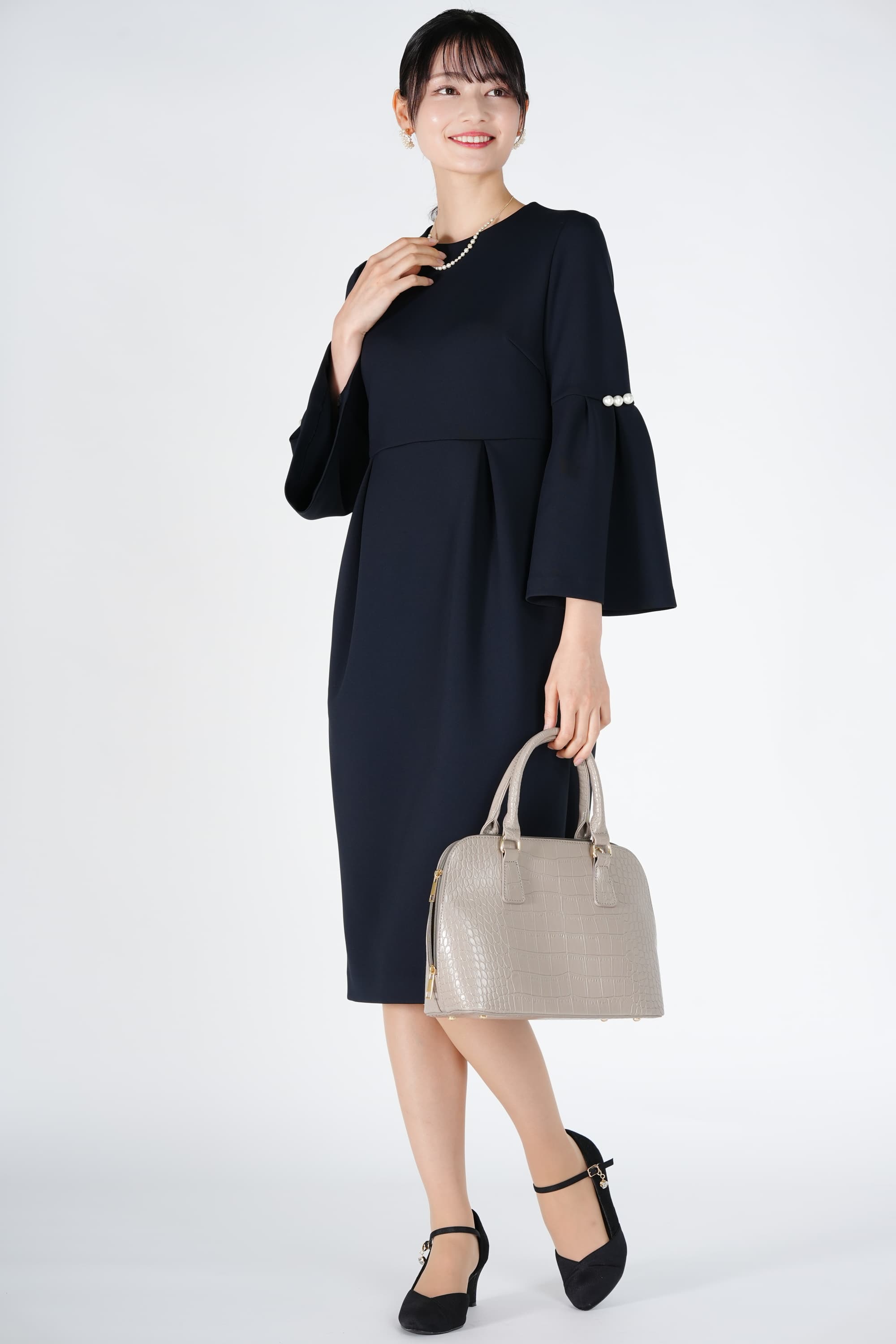 フレア袖パールコクーンネイビードレス